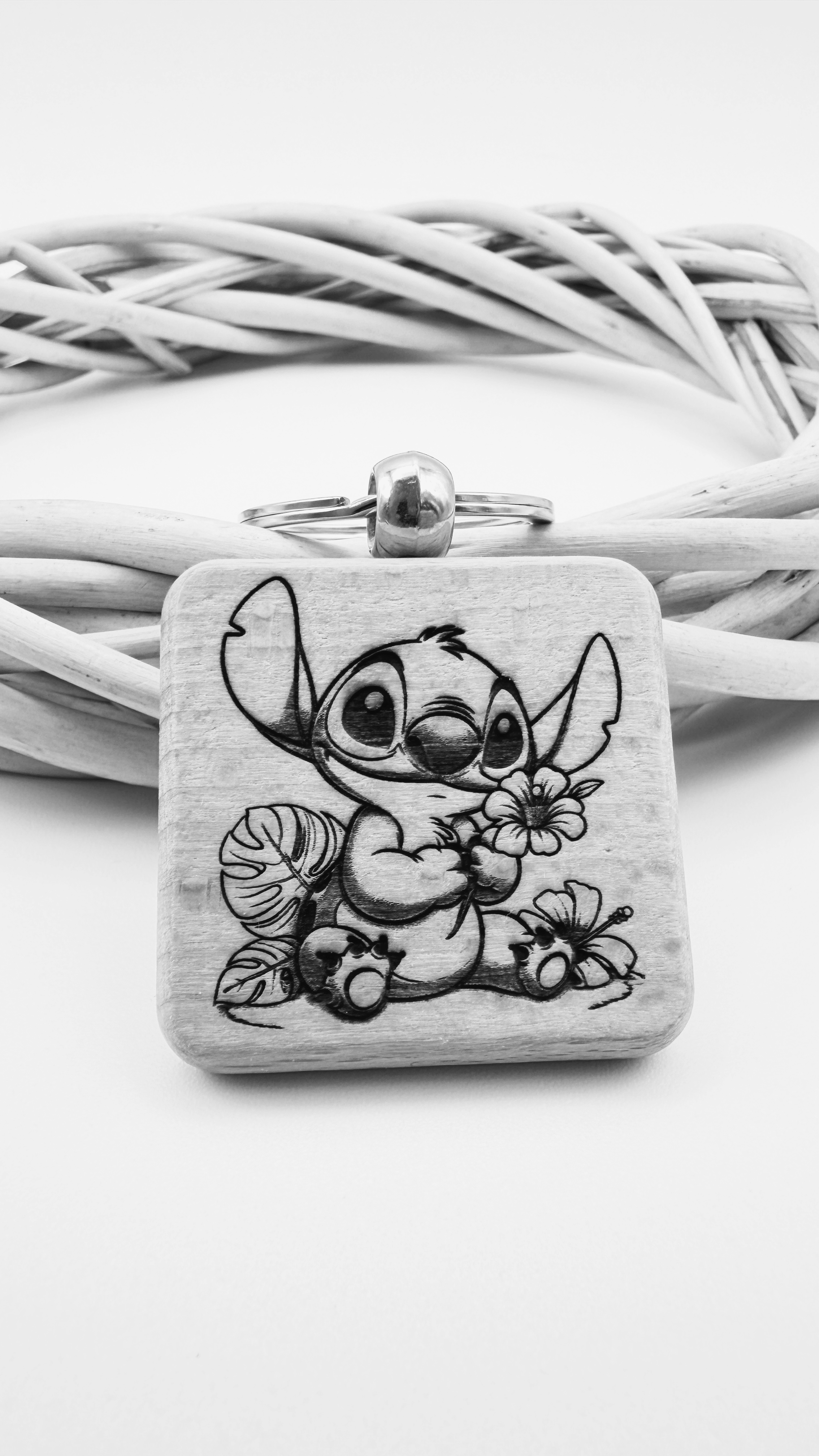 Stitch - Portachiavi in legno inciso 