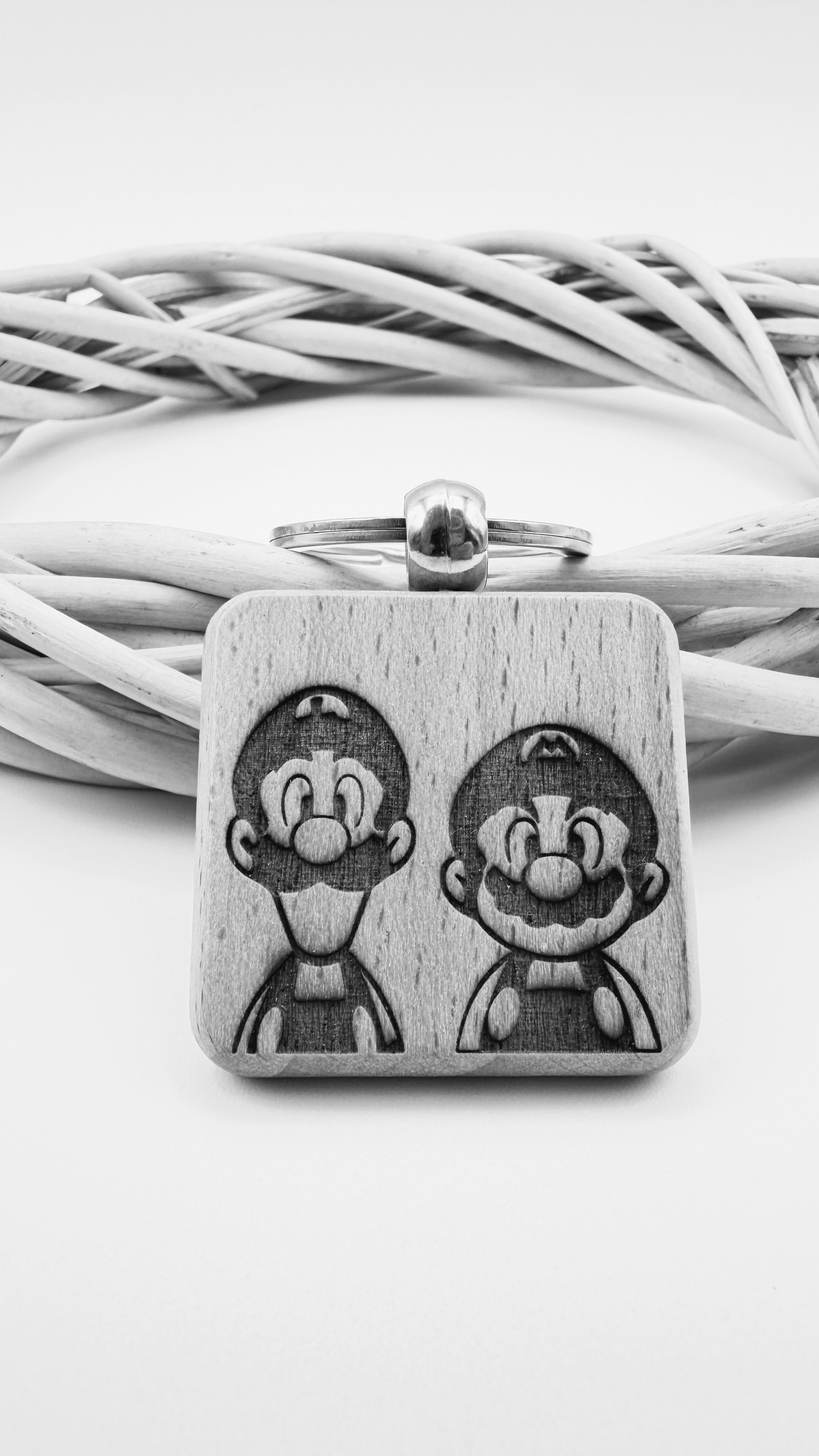 Super Mario - Portachiavi in legno inciso 