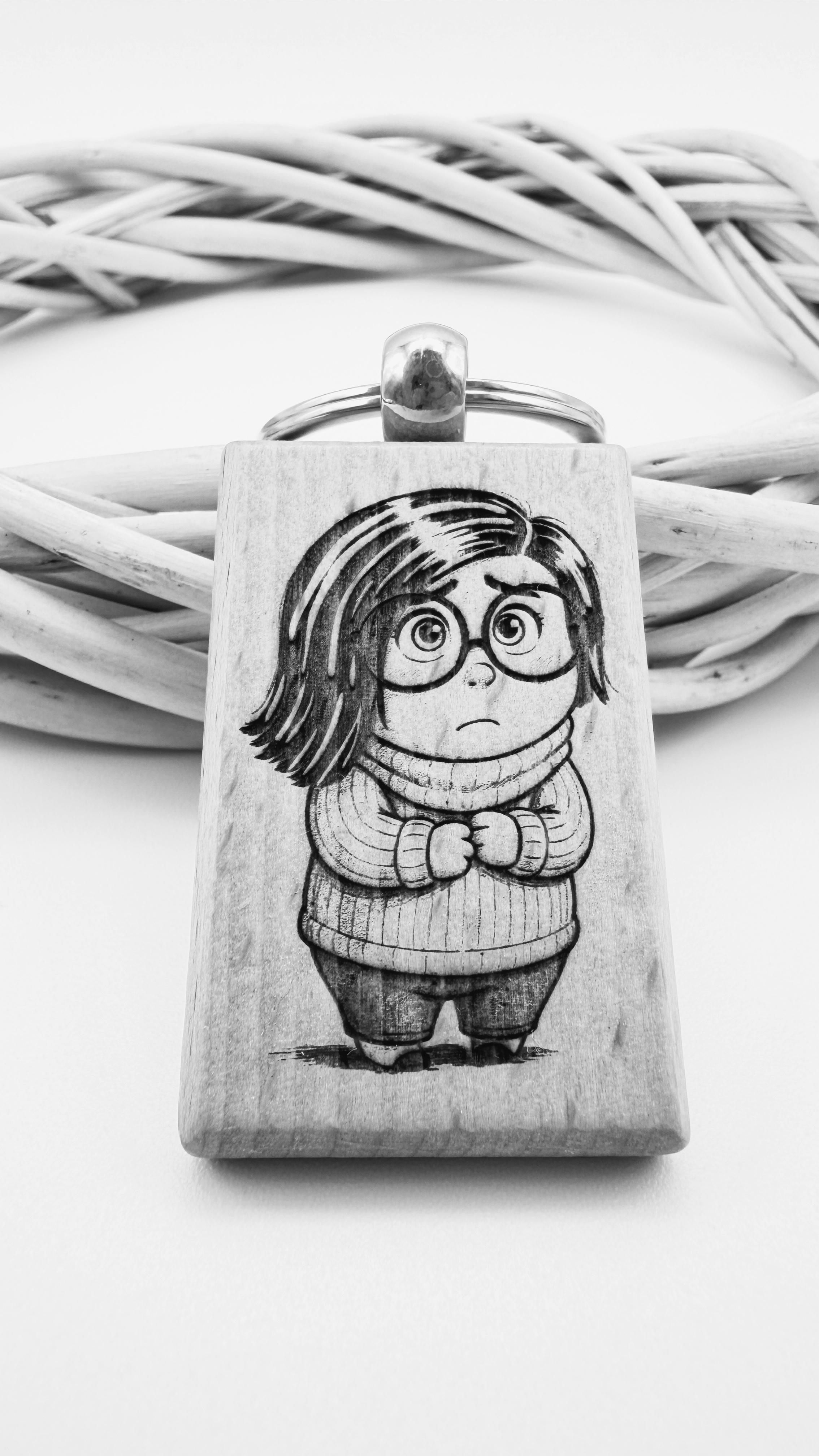 Timidezza Inside out - Portachiavi in legno inciso 