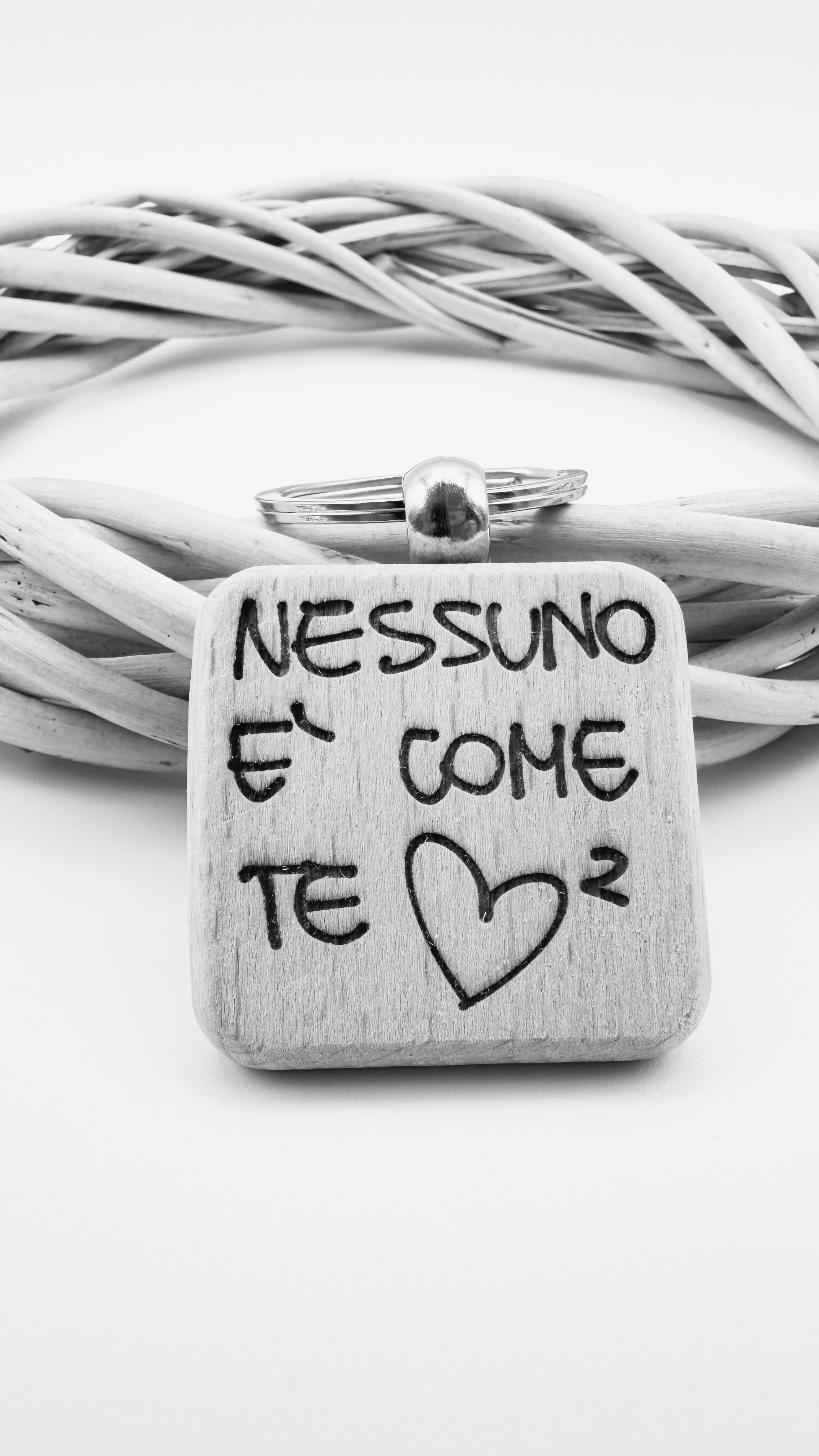 Nessuno è come te - Portachiavi in legno inciso 