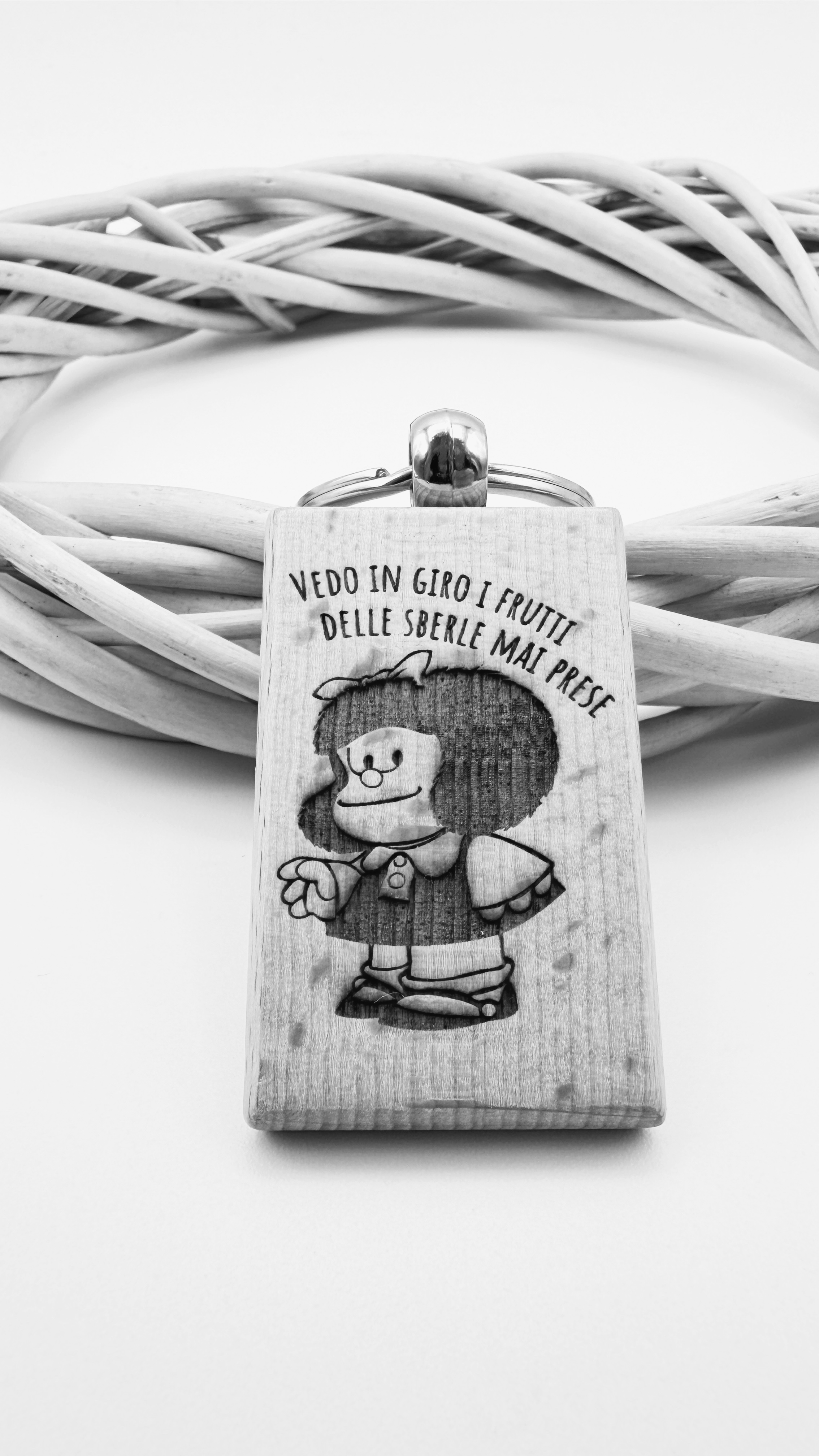 Mafalda - Portachiavi in legno inciso 