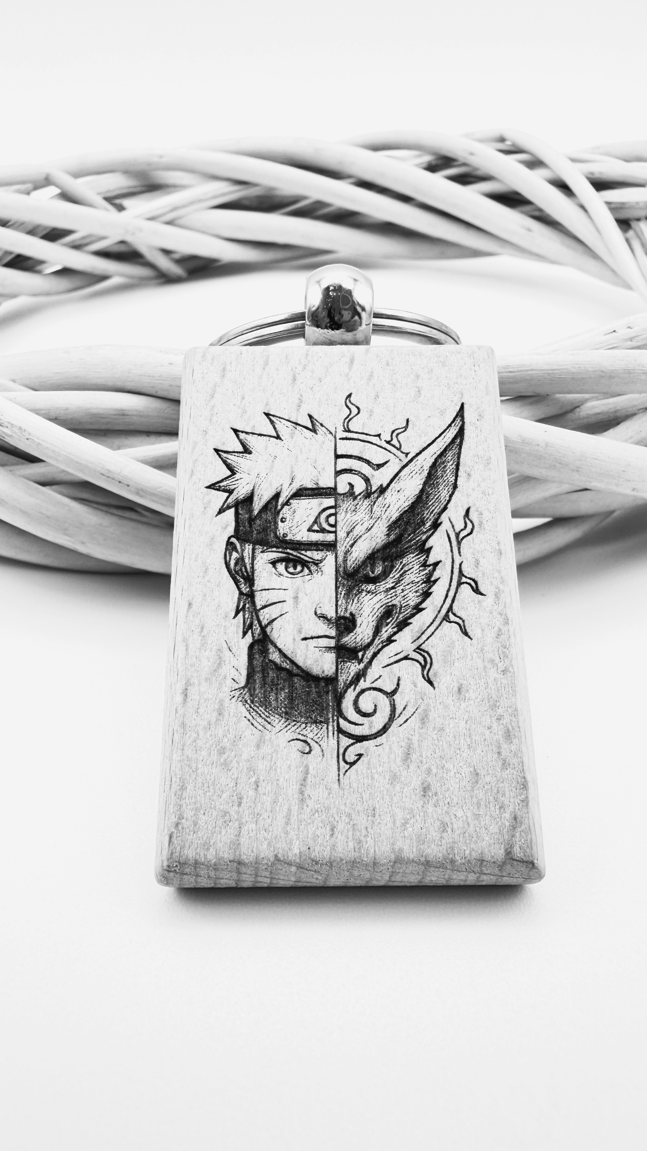 Naruto e Kurama - Portachiavi in legno inciso 