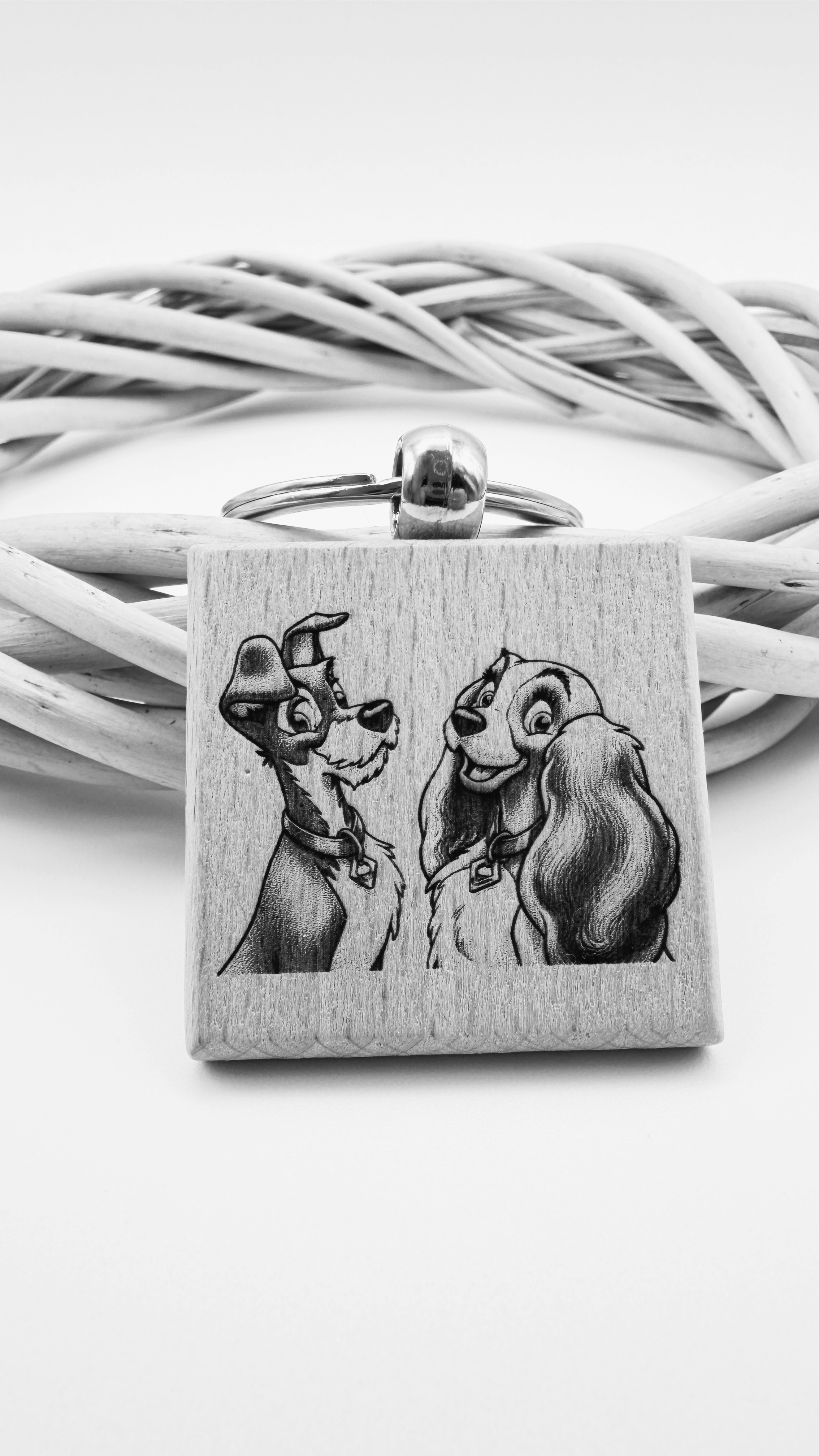 Lilli e il Vagabondo - Portachiavi in legno inciso 