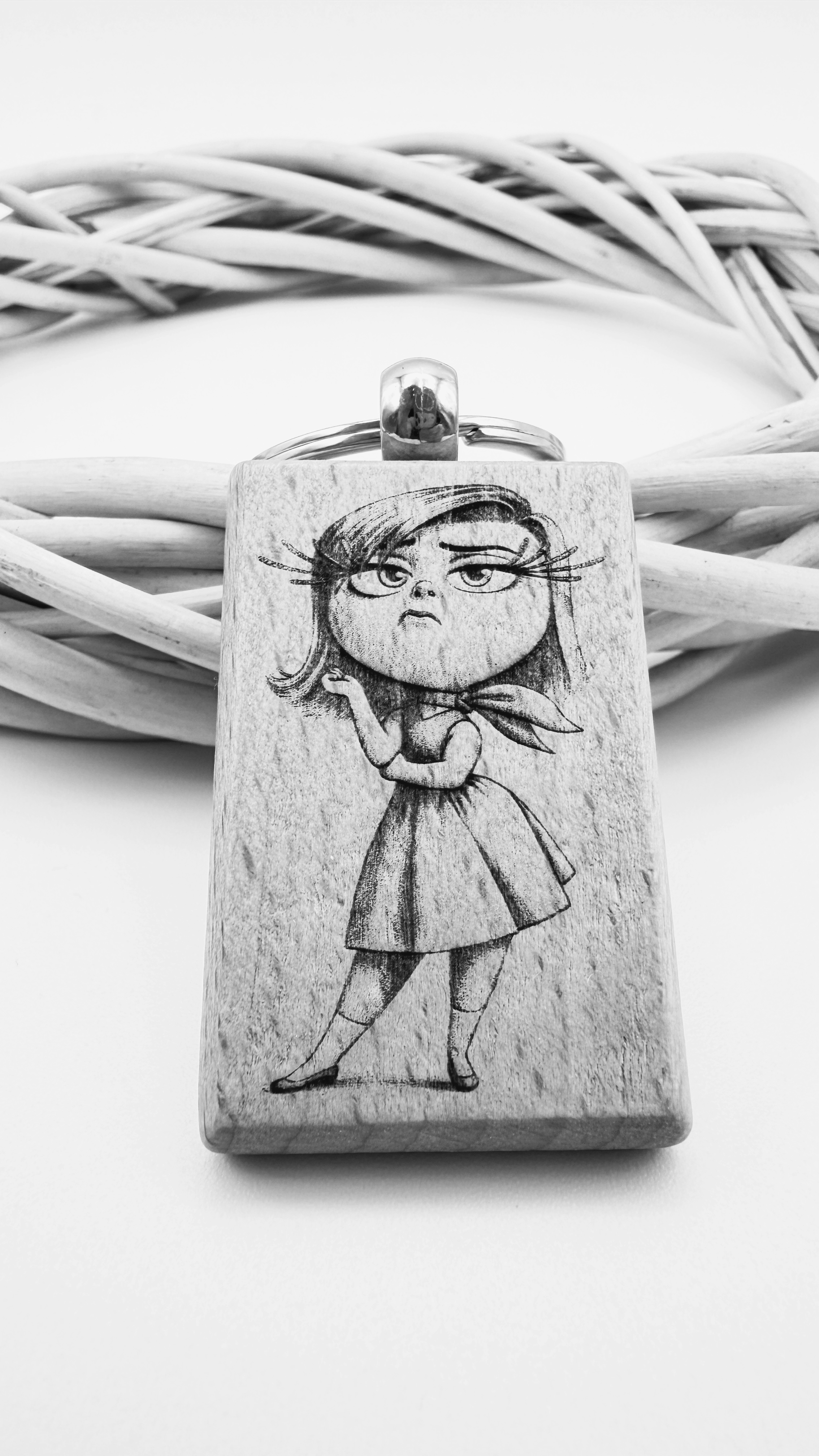Disprezzo Inside out - Portachiavi in legno inciso 