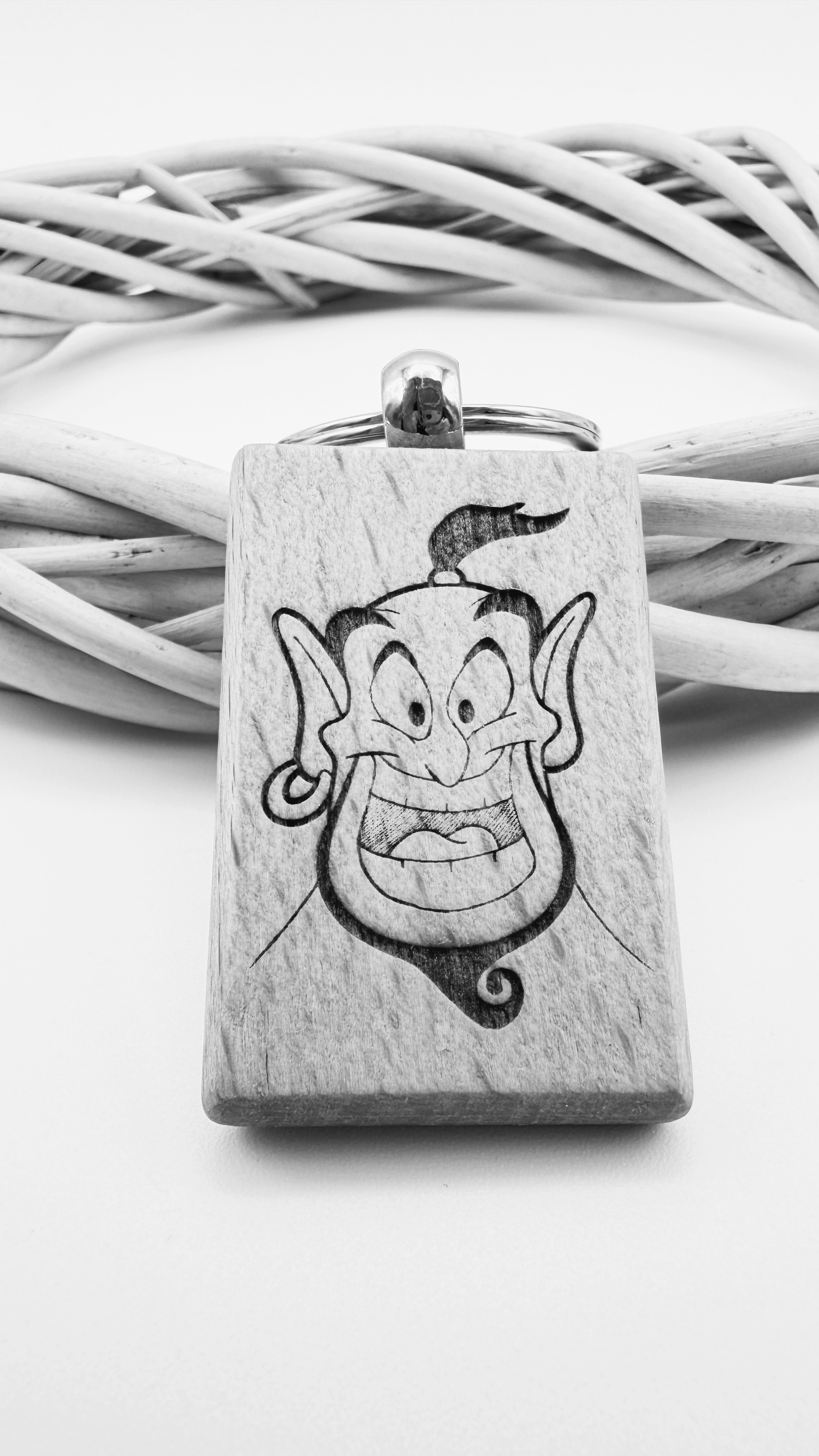 Genio Aladin - Portachiavi in legno inciso 
