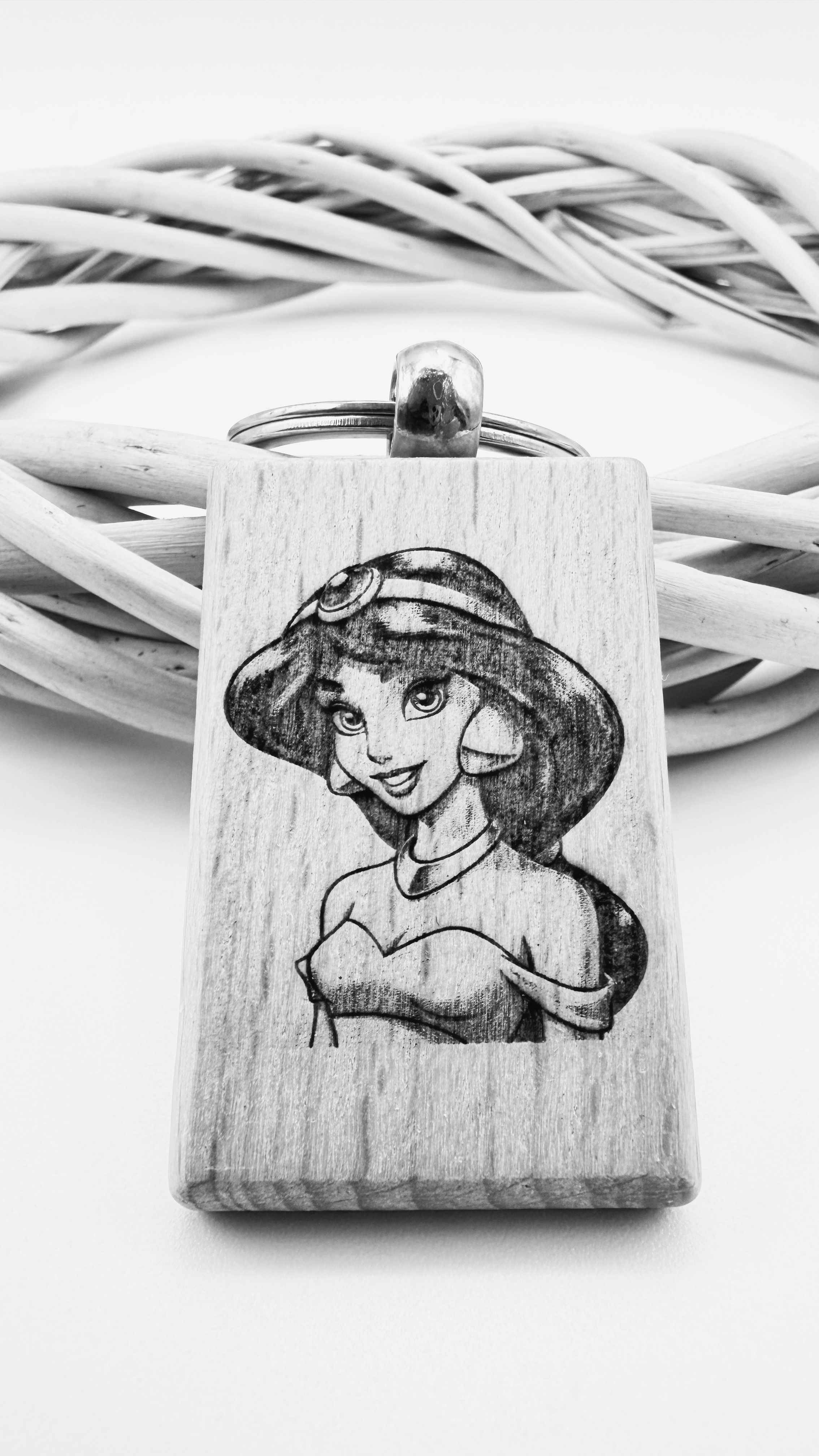 Jasmine - Portachiavi in legno inciso 