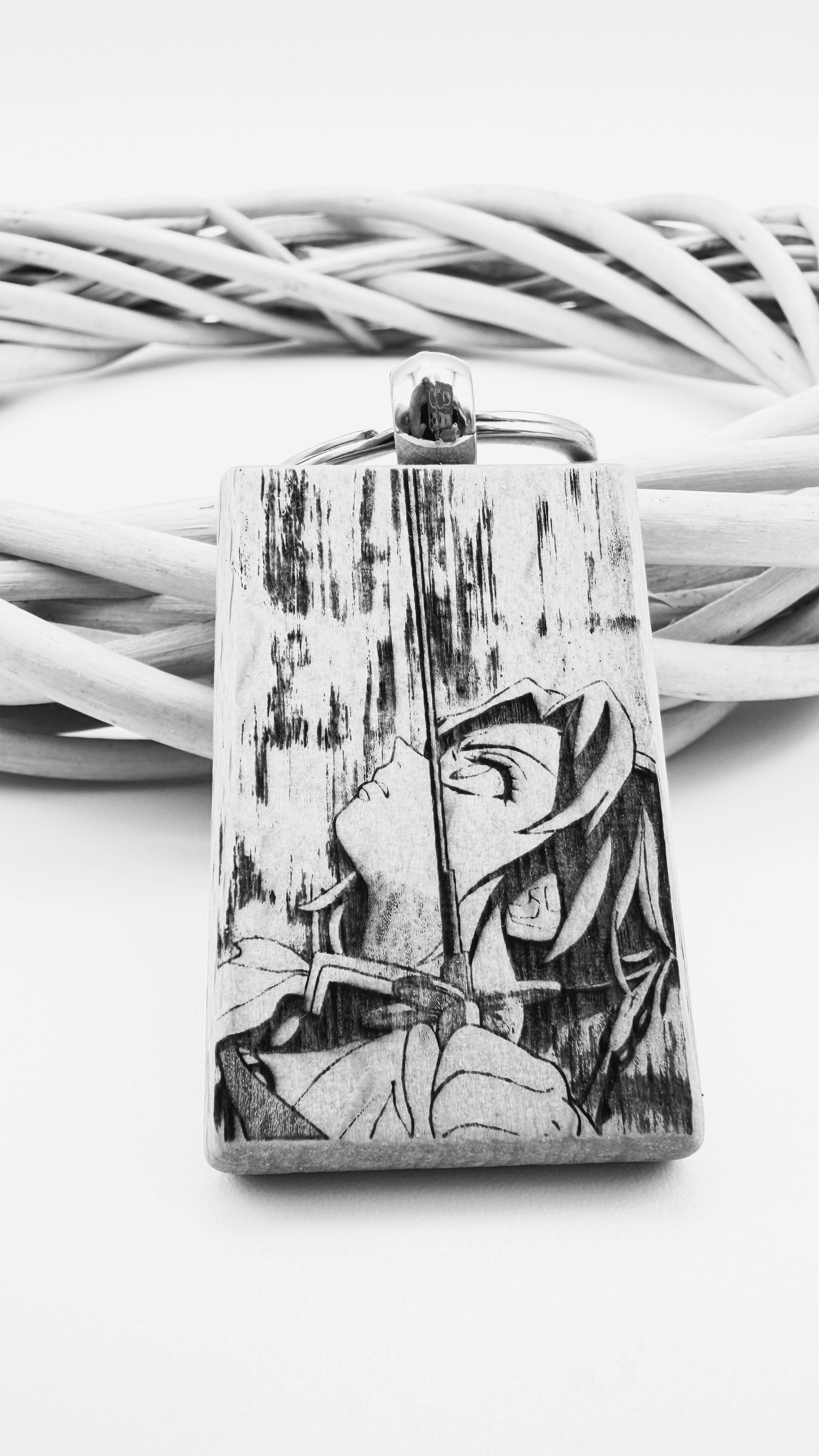 Shinobu Demon Slayer - Portachiavi in legno inciso 