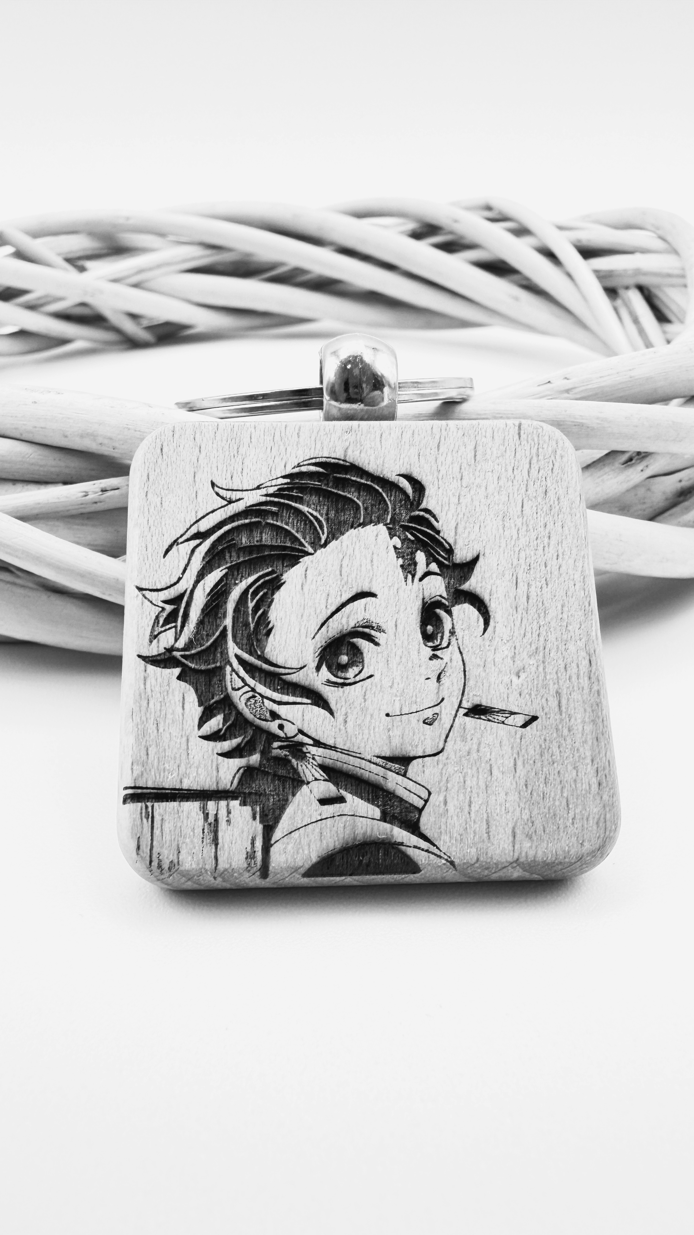 Tanjiro viso Demon Slayer - Portachiavi in legno inciso 