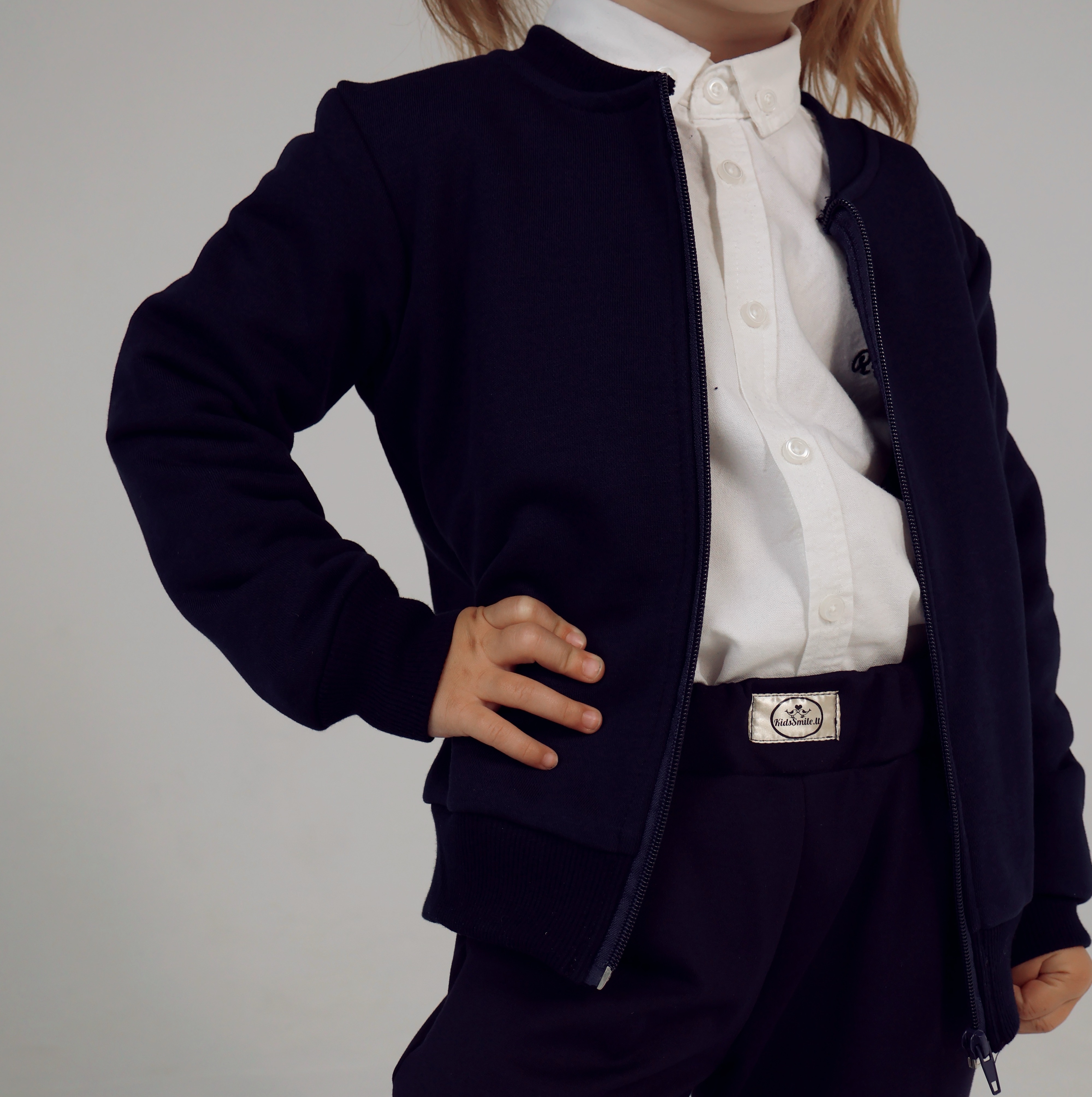 Mėlynas džemperis su užtrauktuku