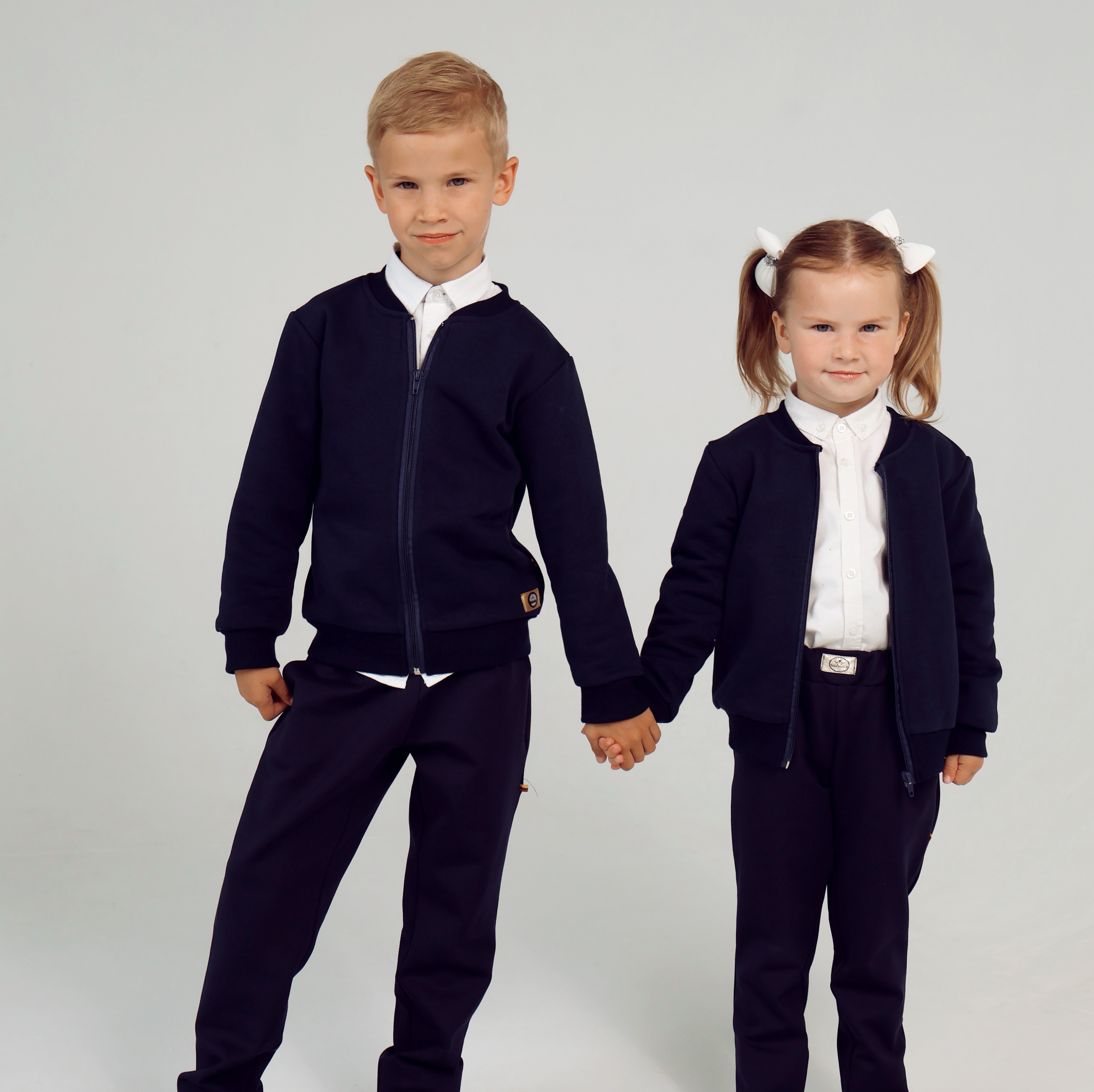 Mėlynas džemperis su užtrauktuku