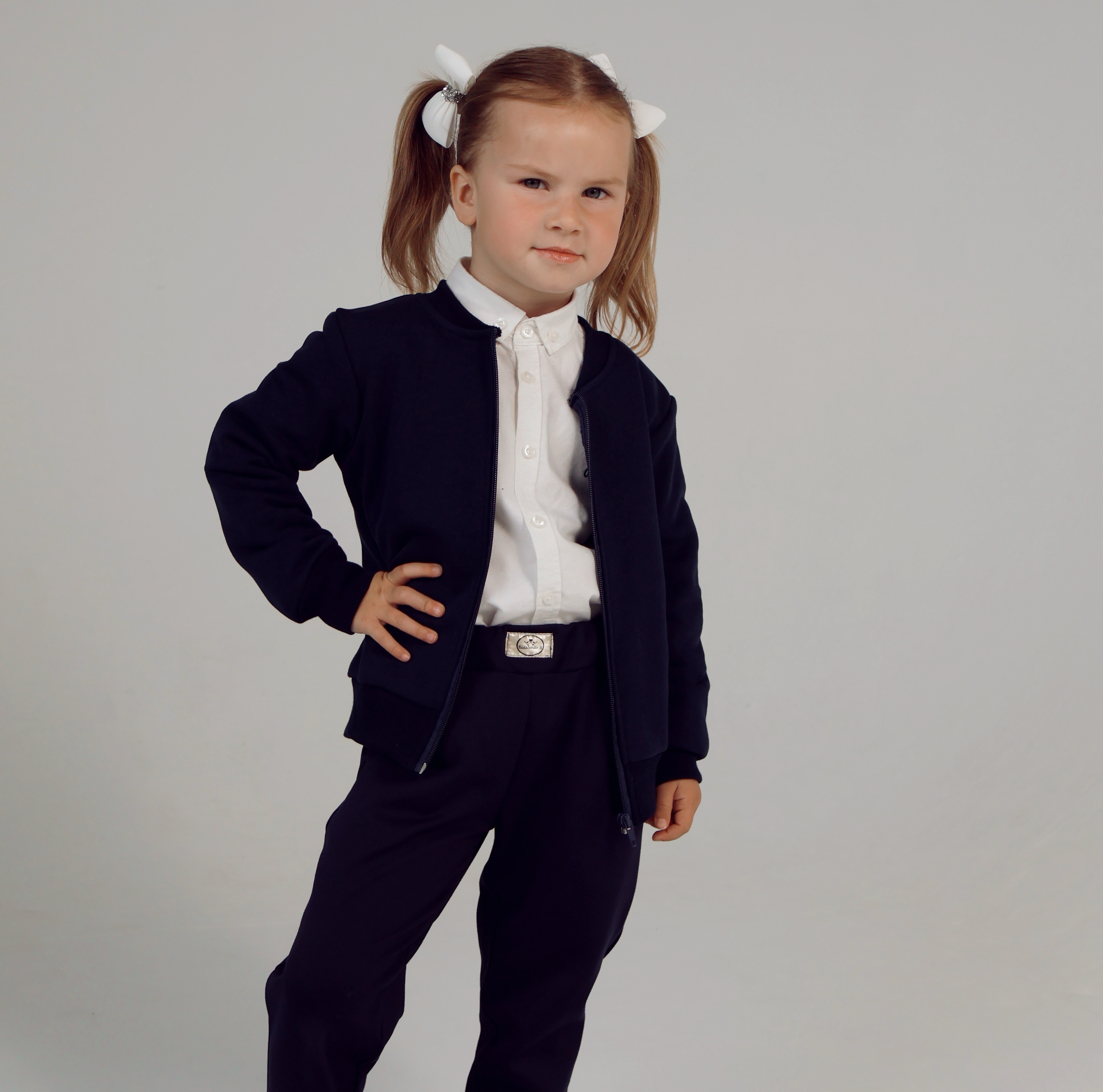 Mėlynas džemperis su užtrauktuku