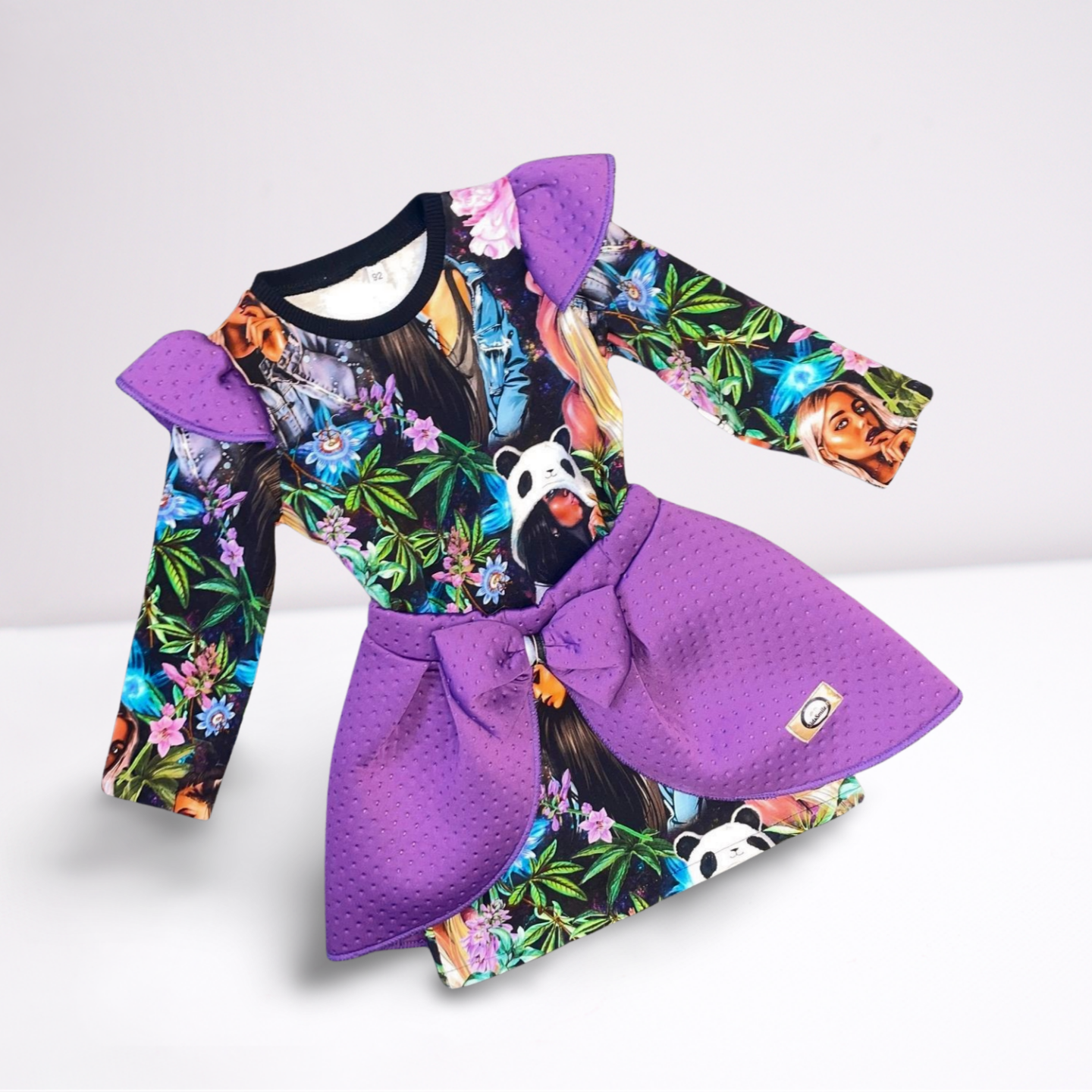 Suknelė su antsijoniu