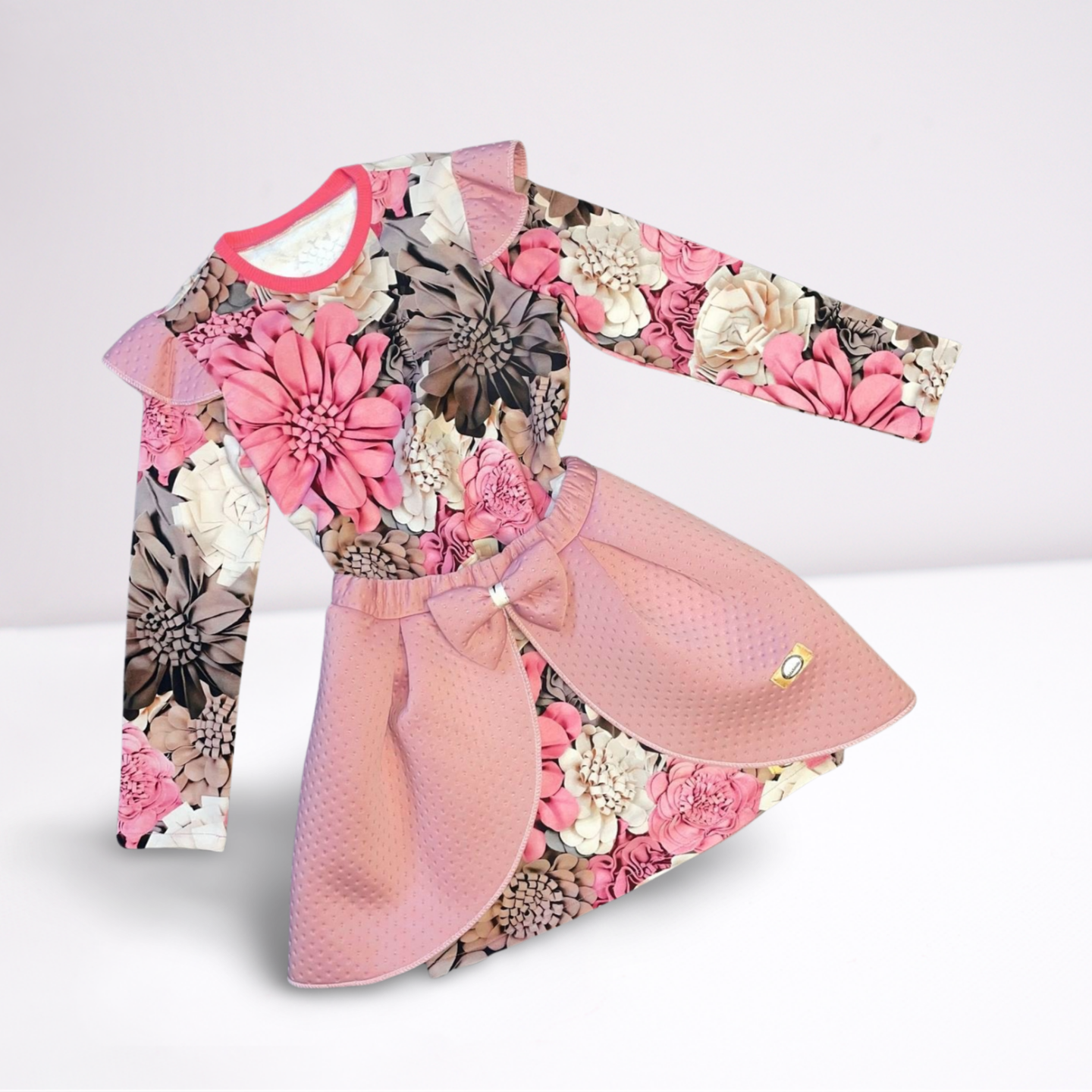 Suknelė su antsijoniu