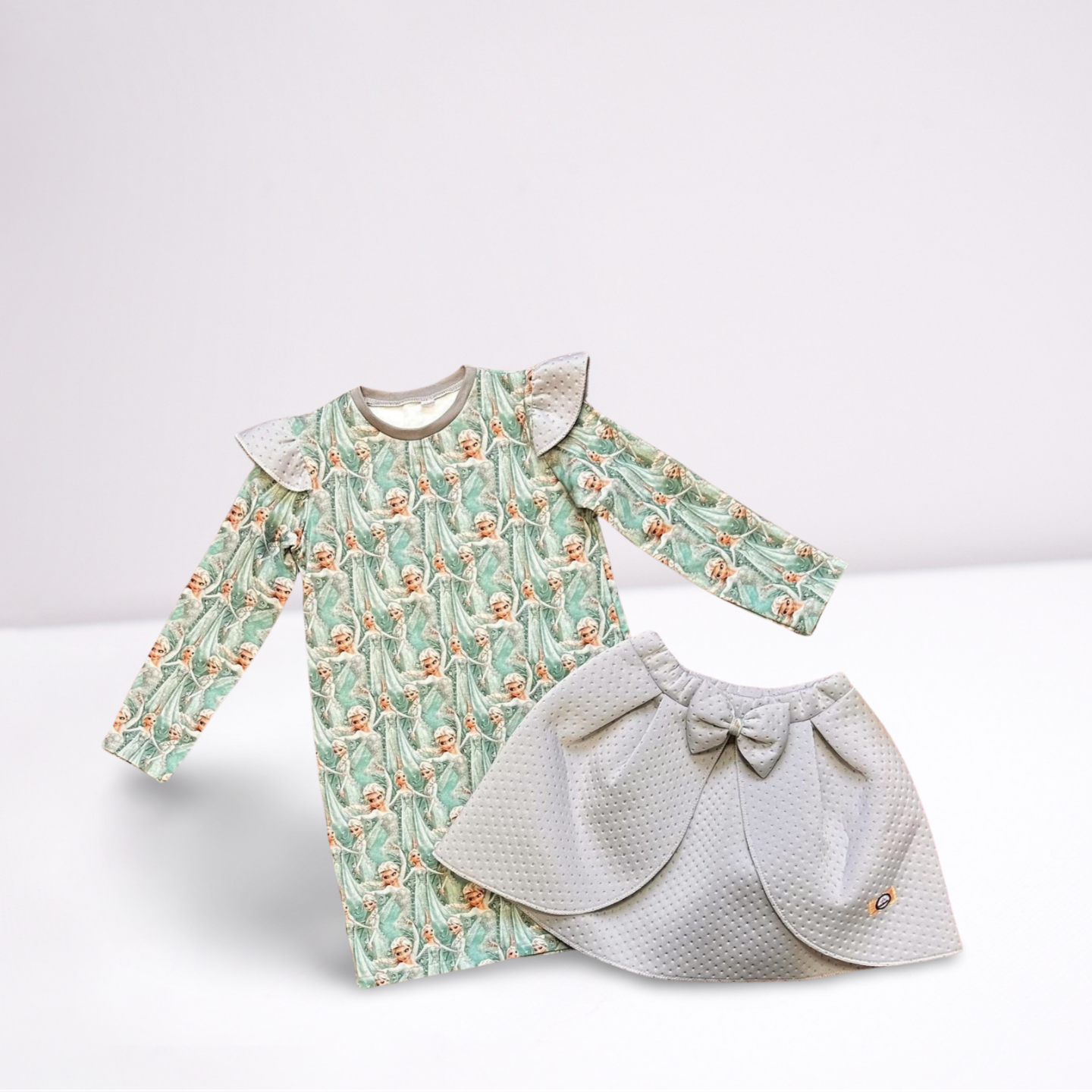 Suknelė su antsijoniu