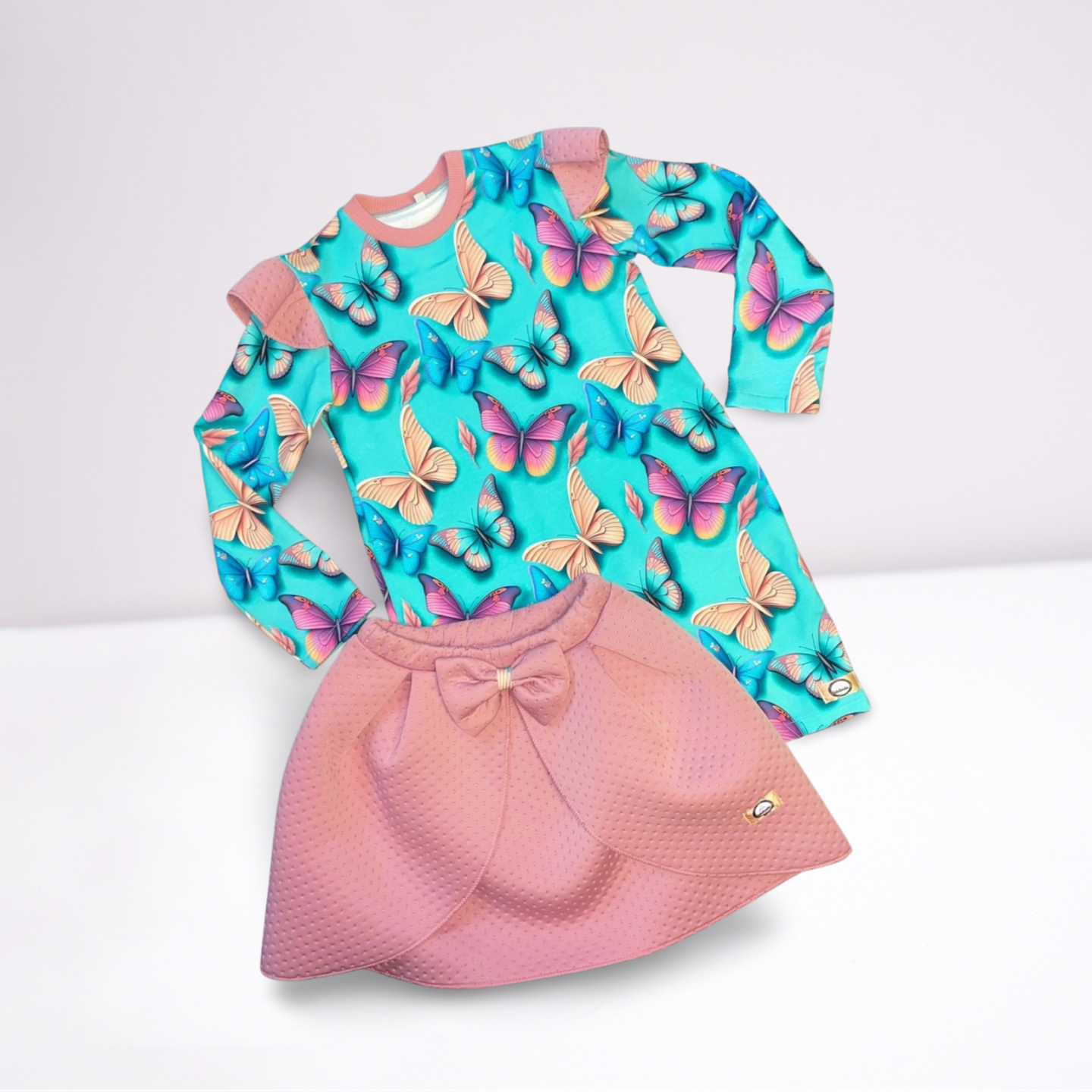 Suknelė su antsijoniu