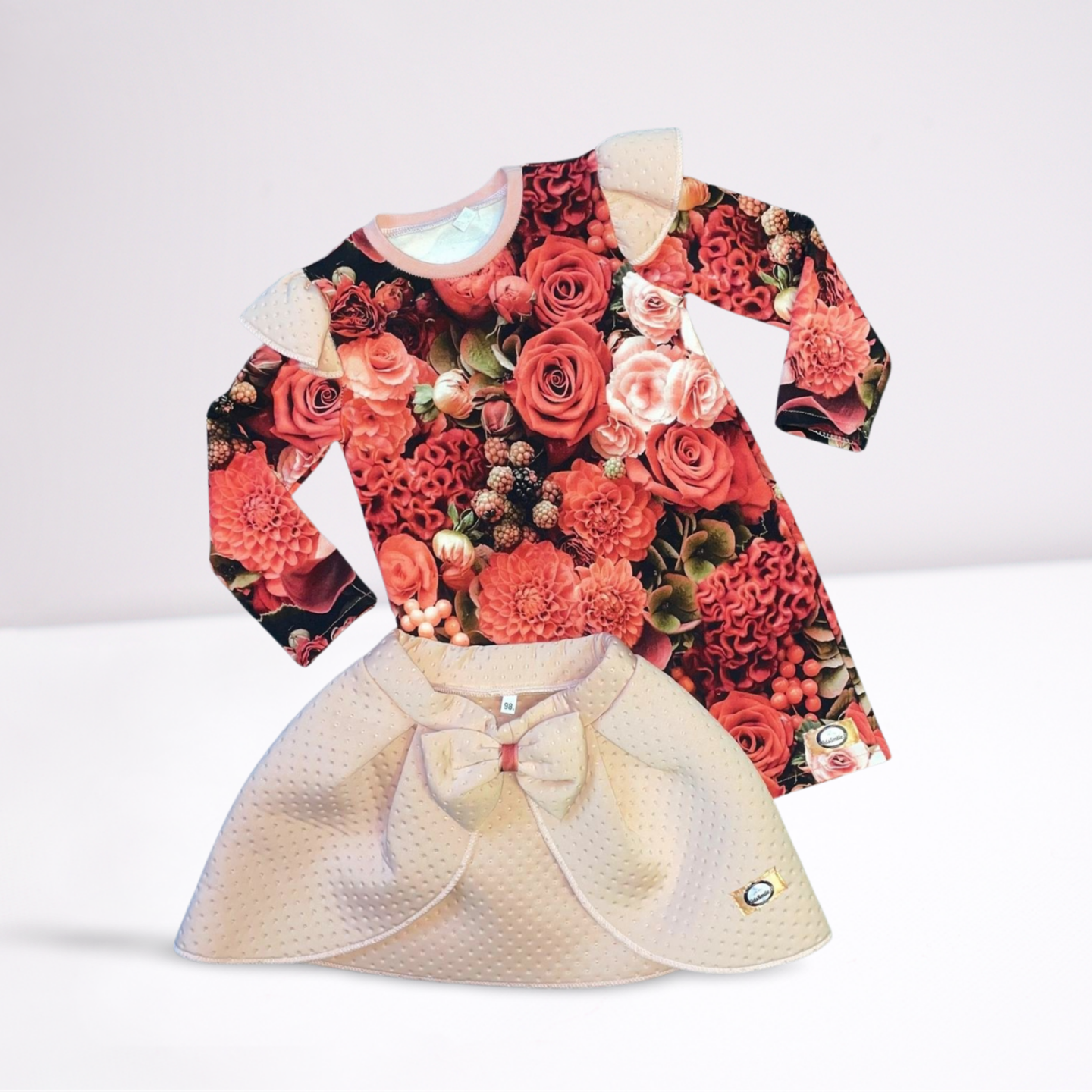 Suknelė su antsijoniu