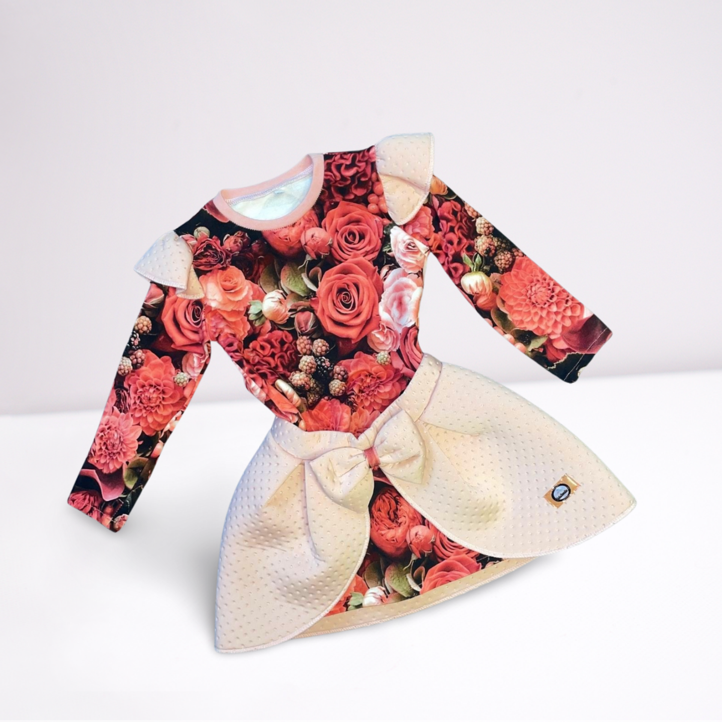 Suknelė su antsijoniu