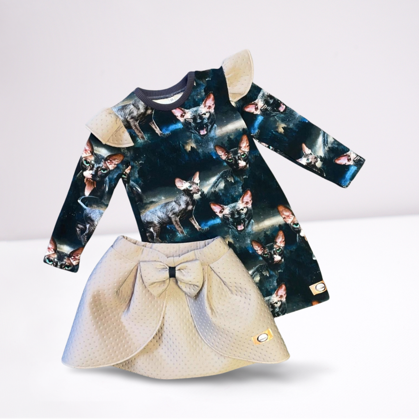 Suknelė su antsijoniu