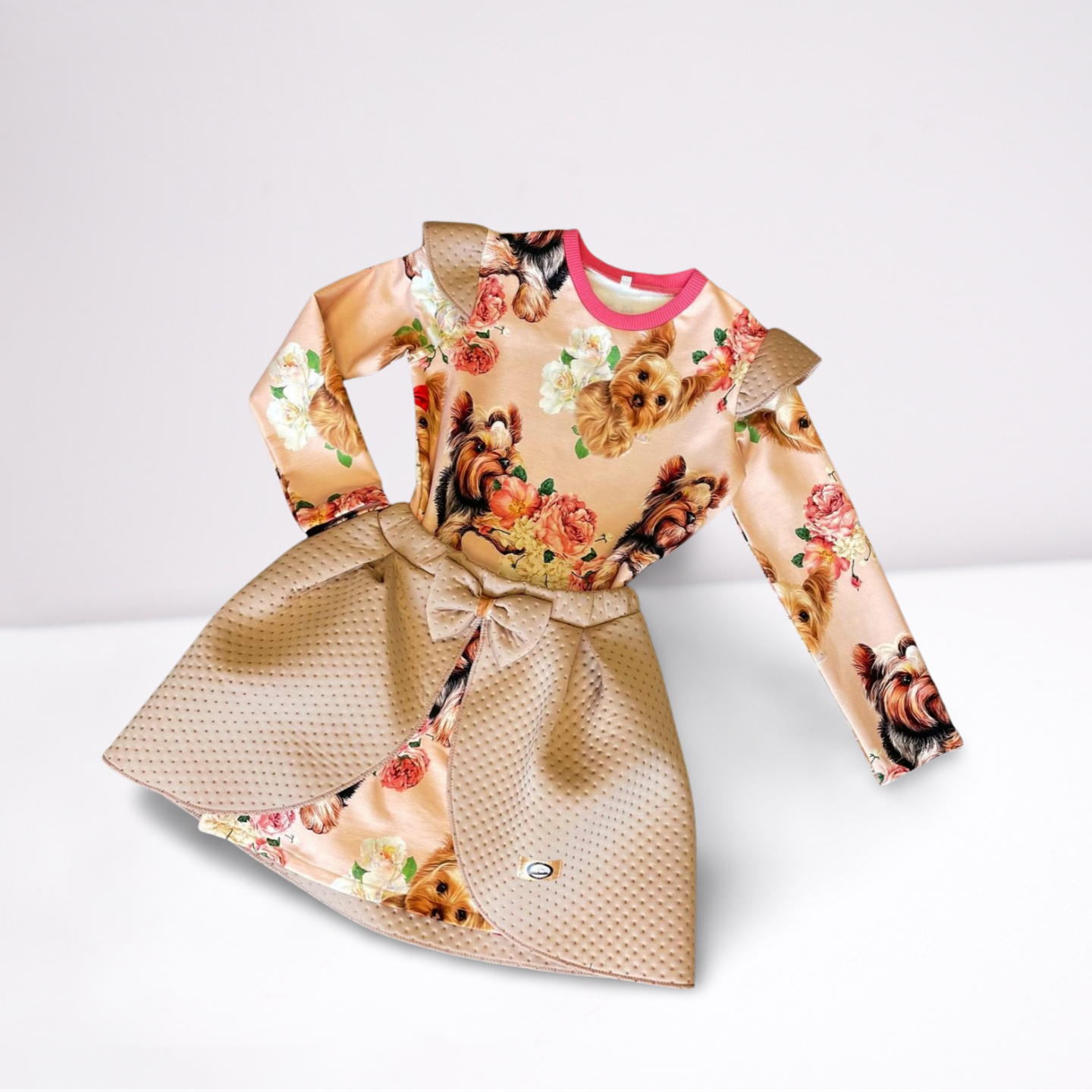 Suknelė su antsijoniu