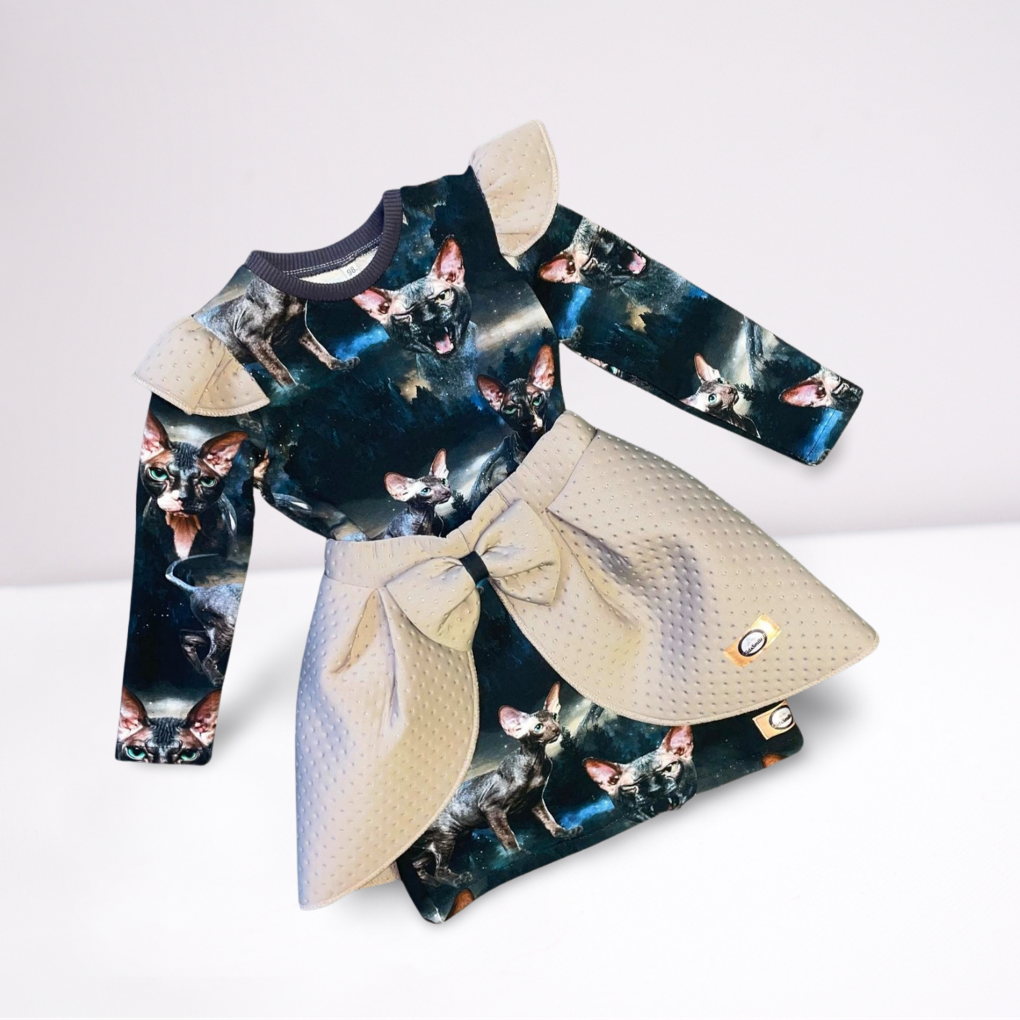 Suknelė su antsijoniu