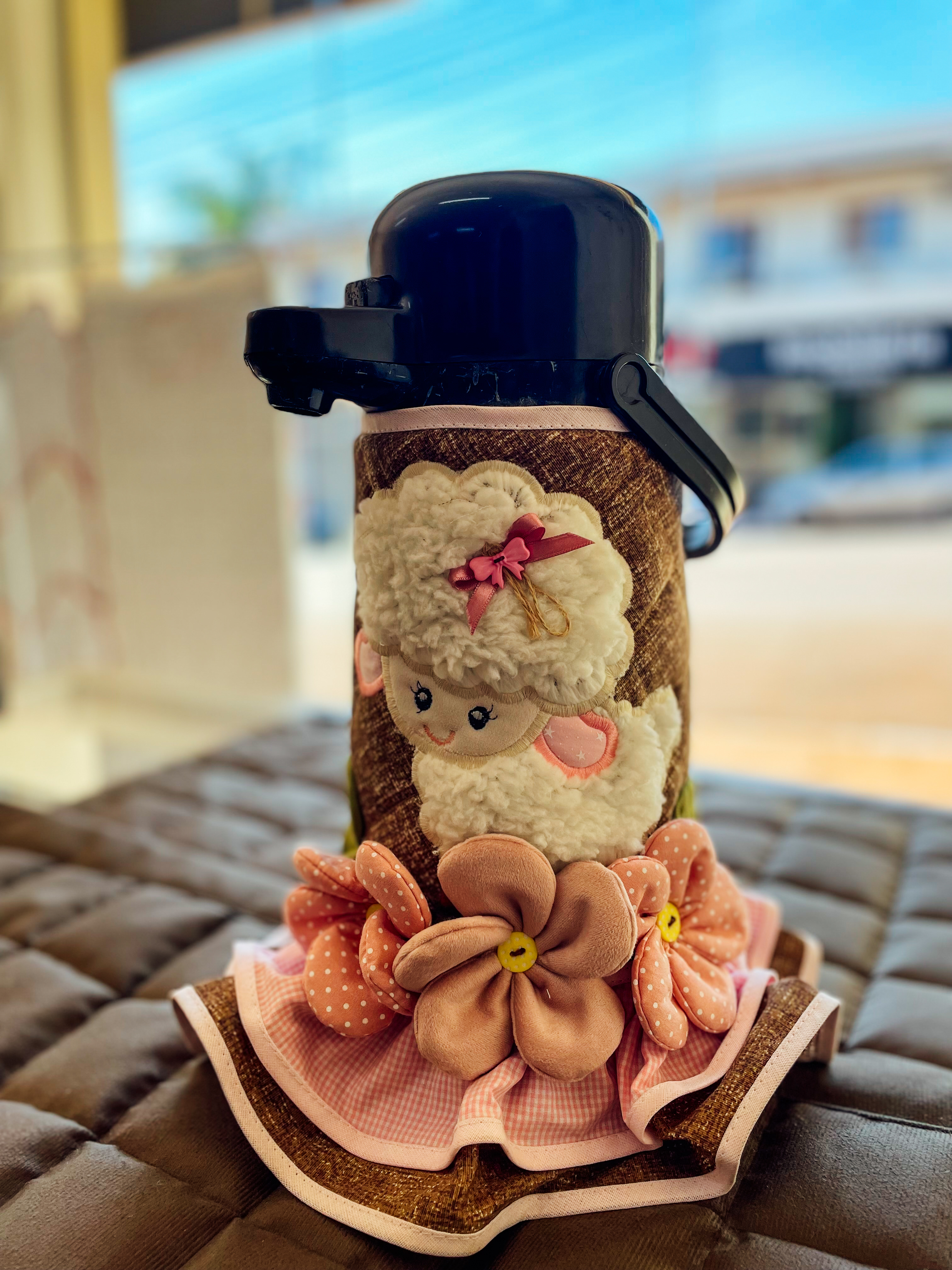 Capa para Garrafa Decorada de Ovelhinha