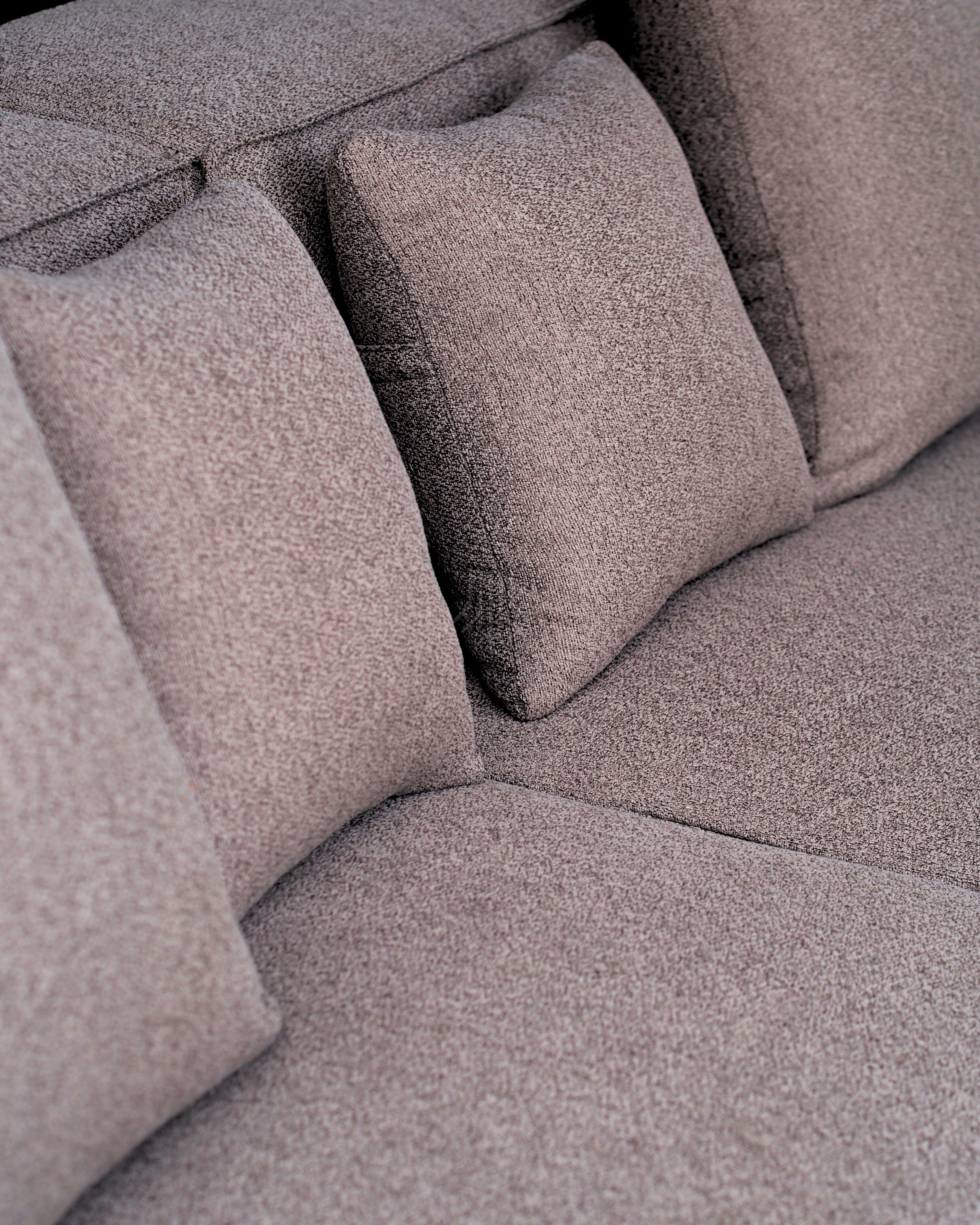 Strand Sofa 