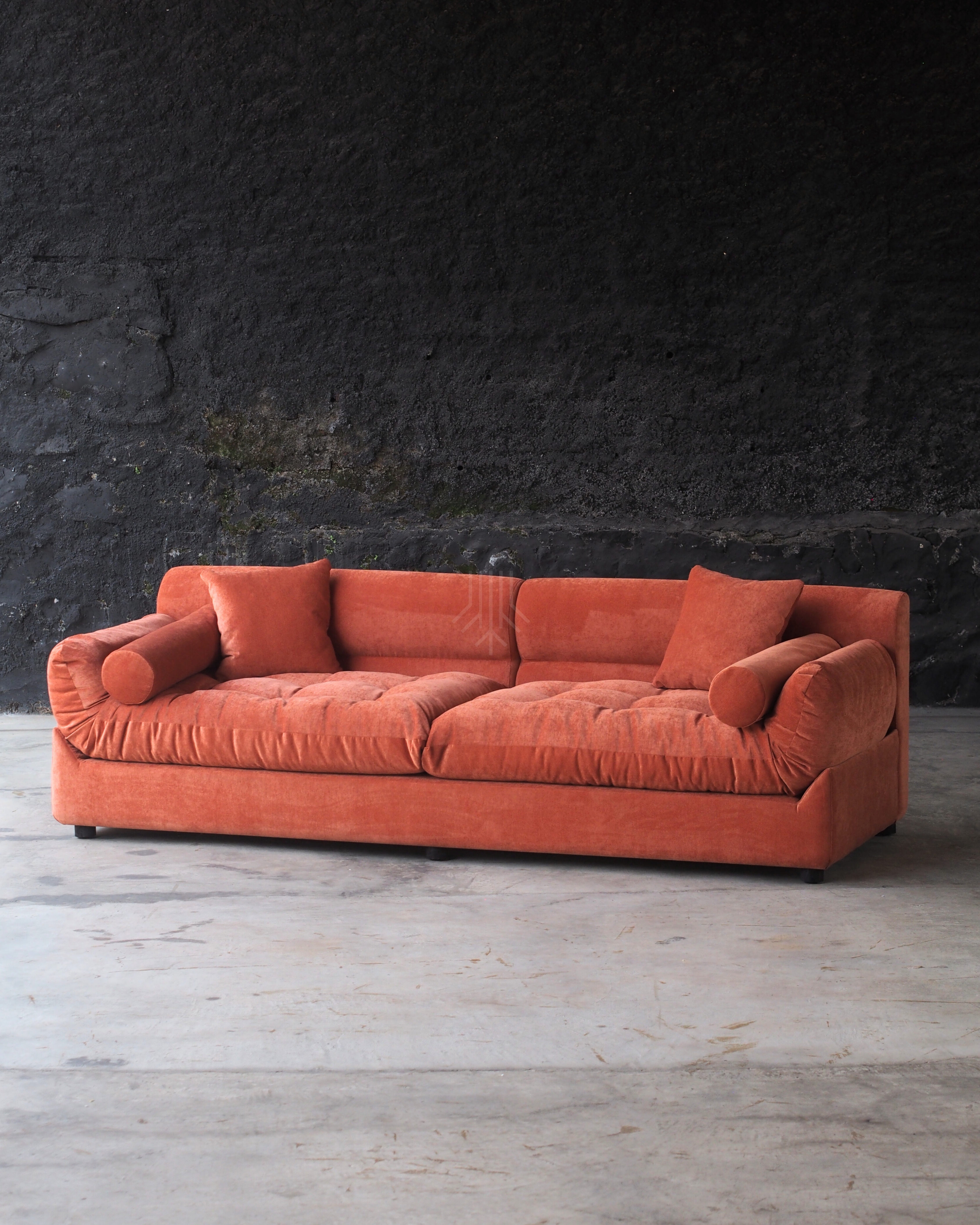 Mora Sofa