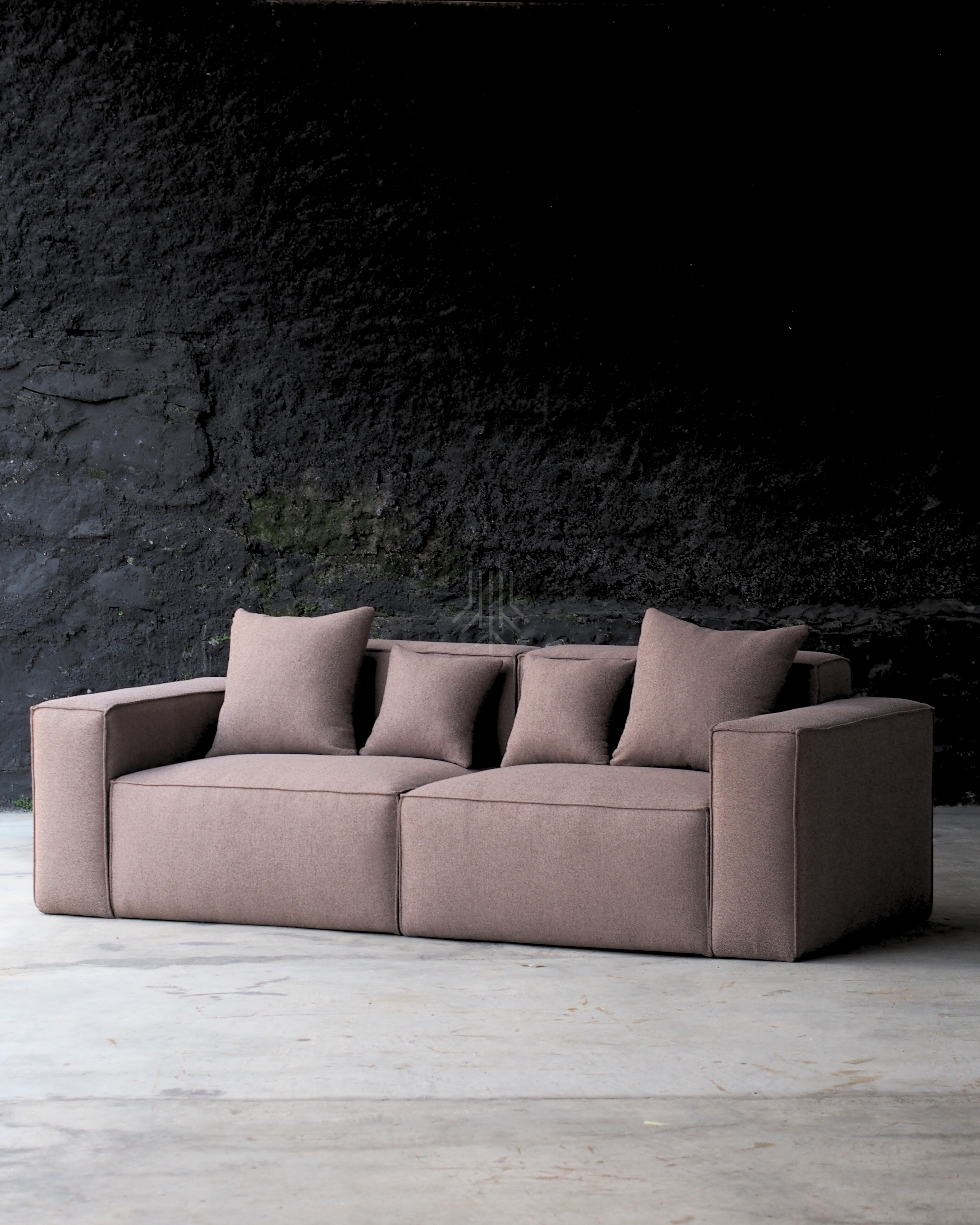 Strand Sofa 