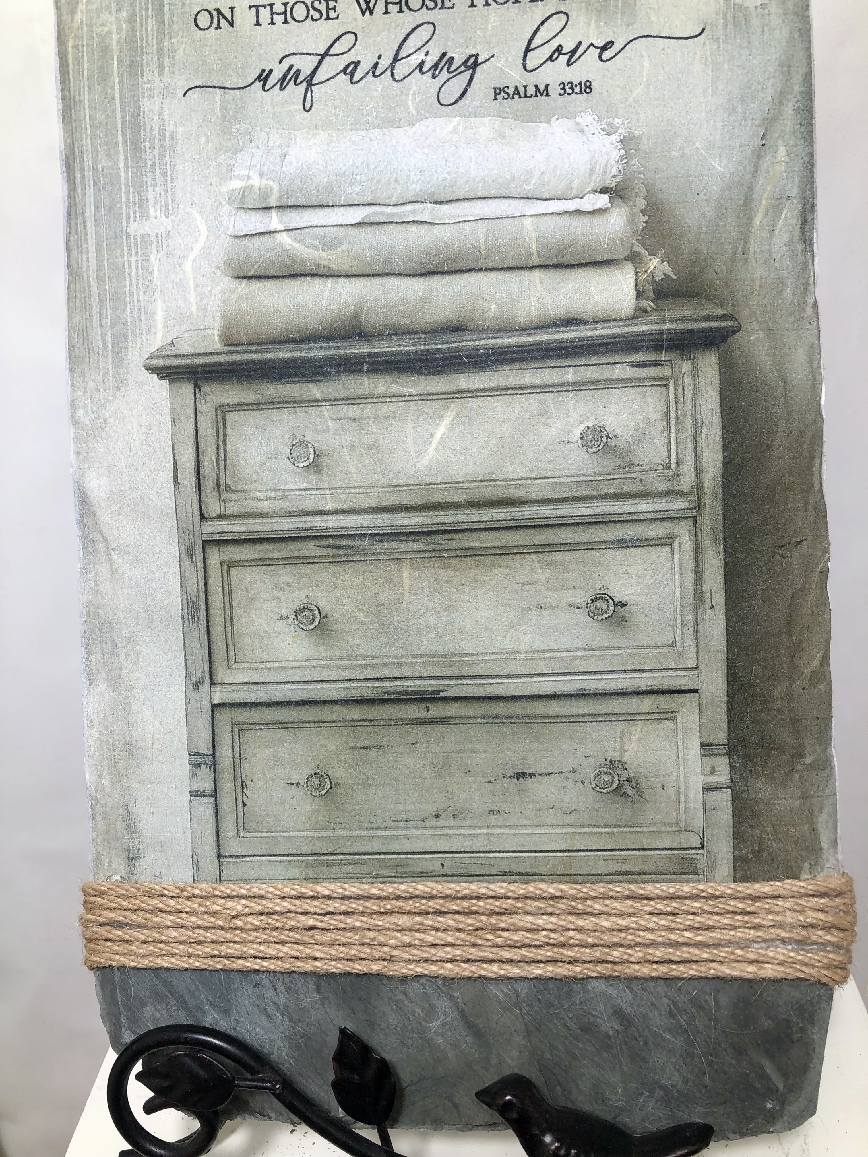 Handcrafted Slate Wall Decor, Psalm 33:18, Country Dresser and Quilts, 8X16 inches