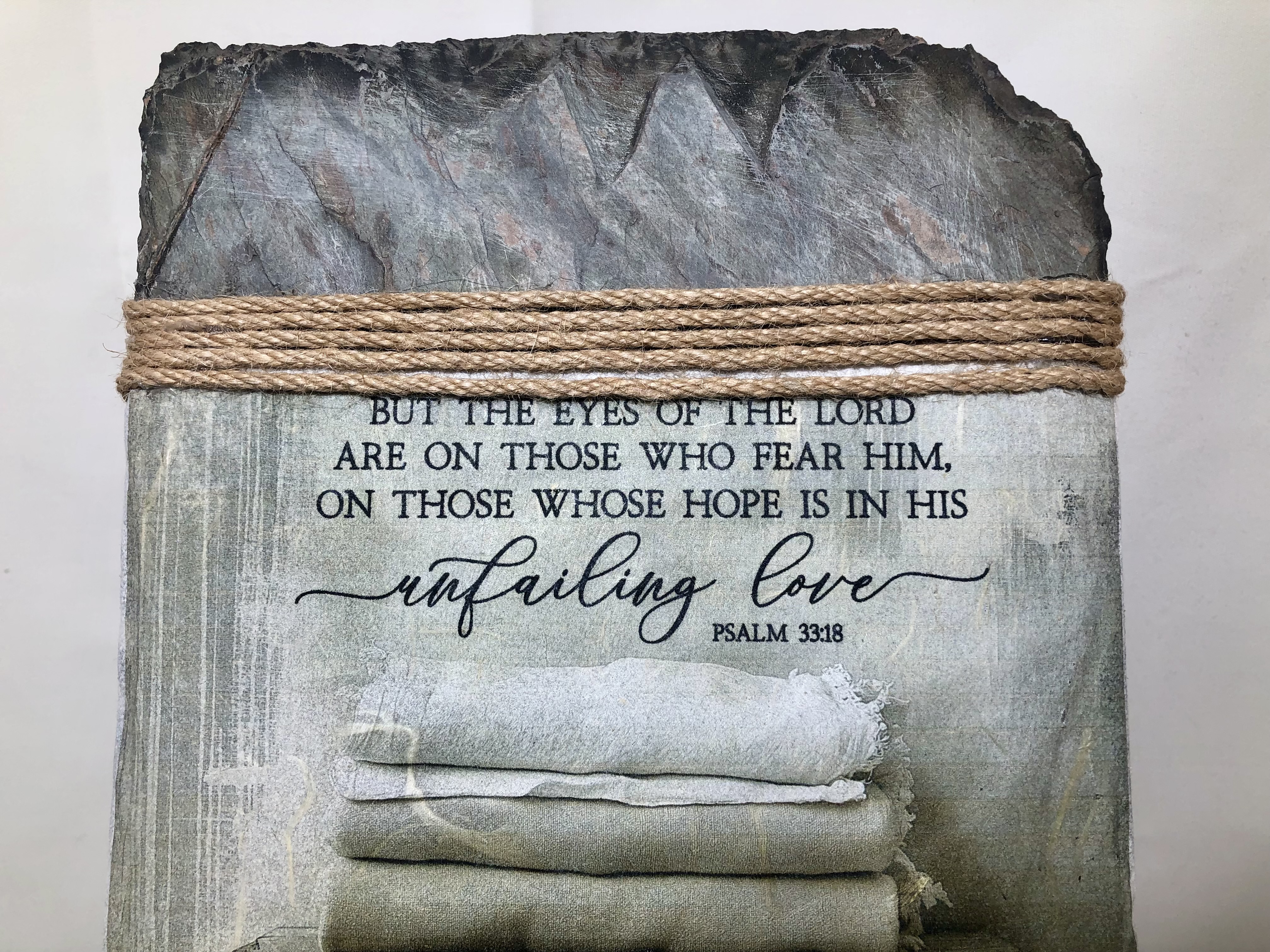 Handcrafted Slate Wall Decor, Psalm 33:18, Country Dresser and Quilts, 8X16 inches