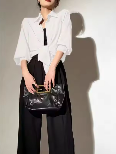 Stylish Black Handbag