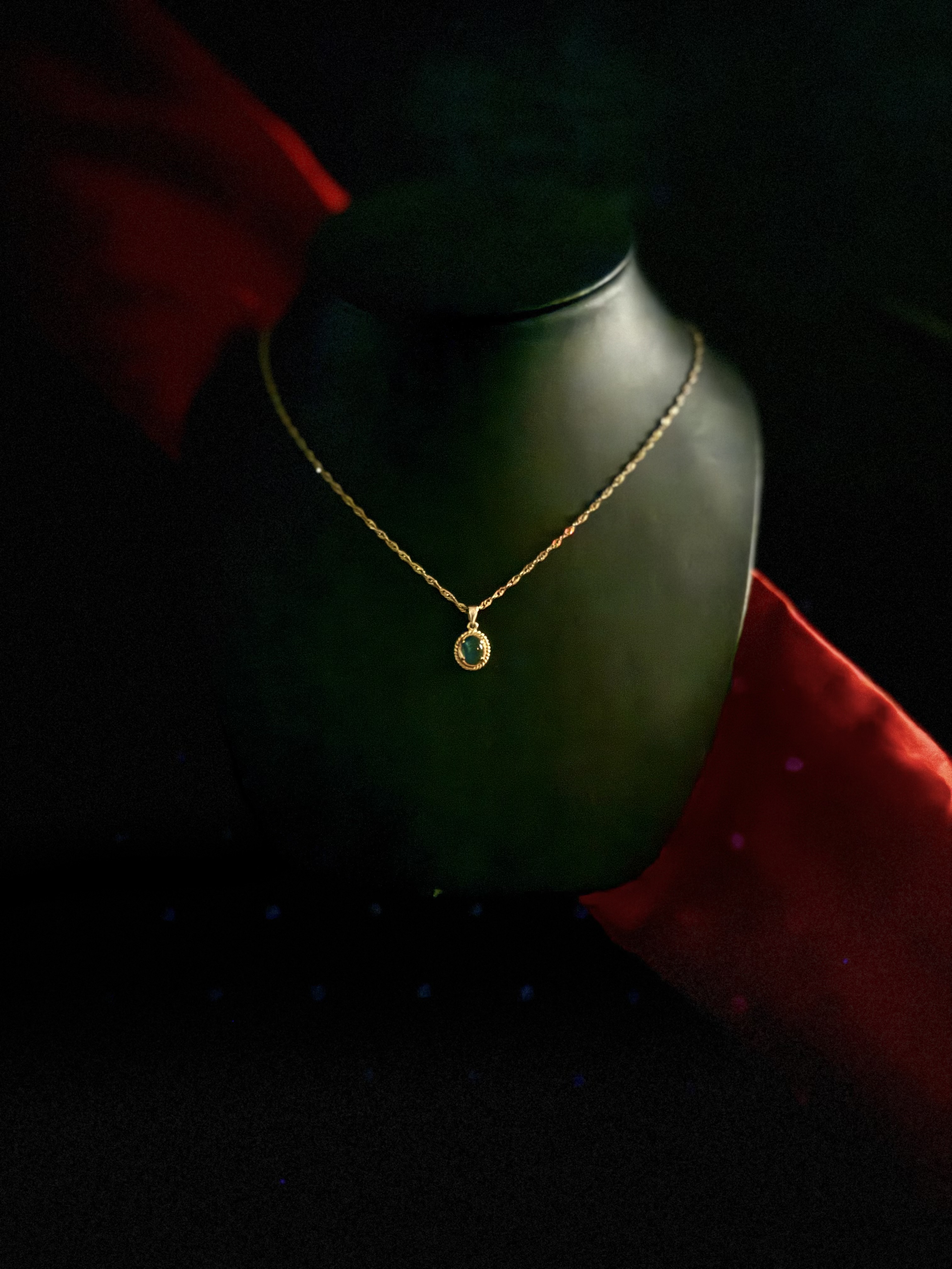 Elegant 9ct Yellow Gold Chain & Quartz Pendant