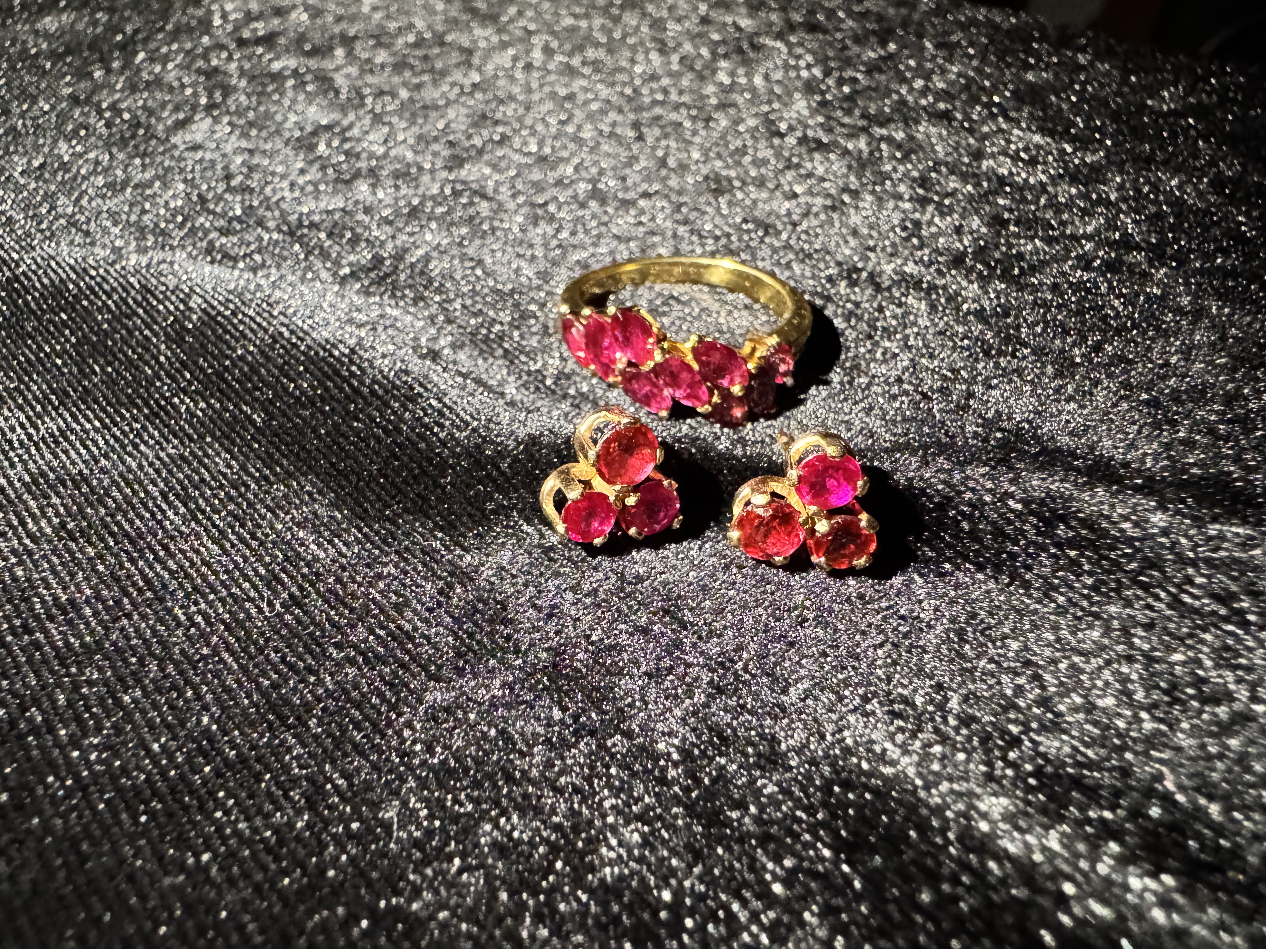 Elegant 18ct Gold & Ruby Ring and Earring Set