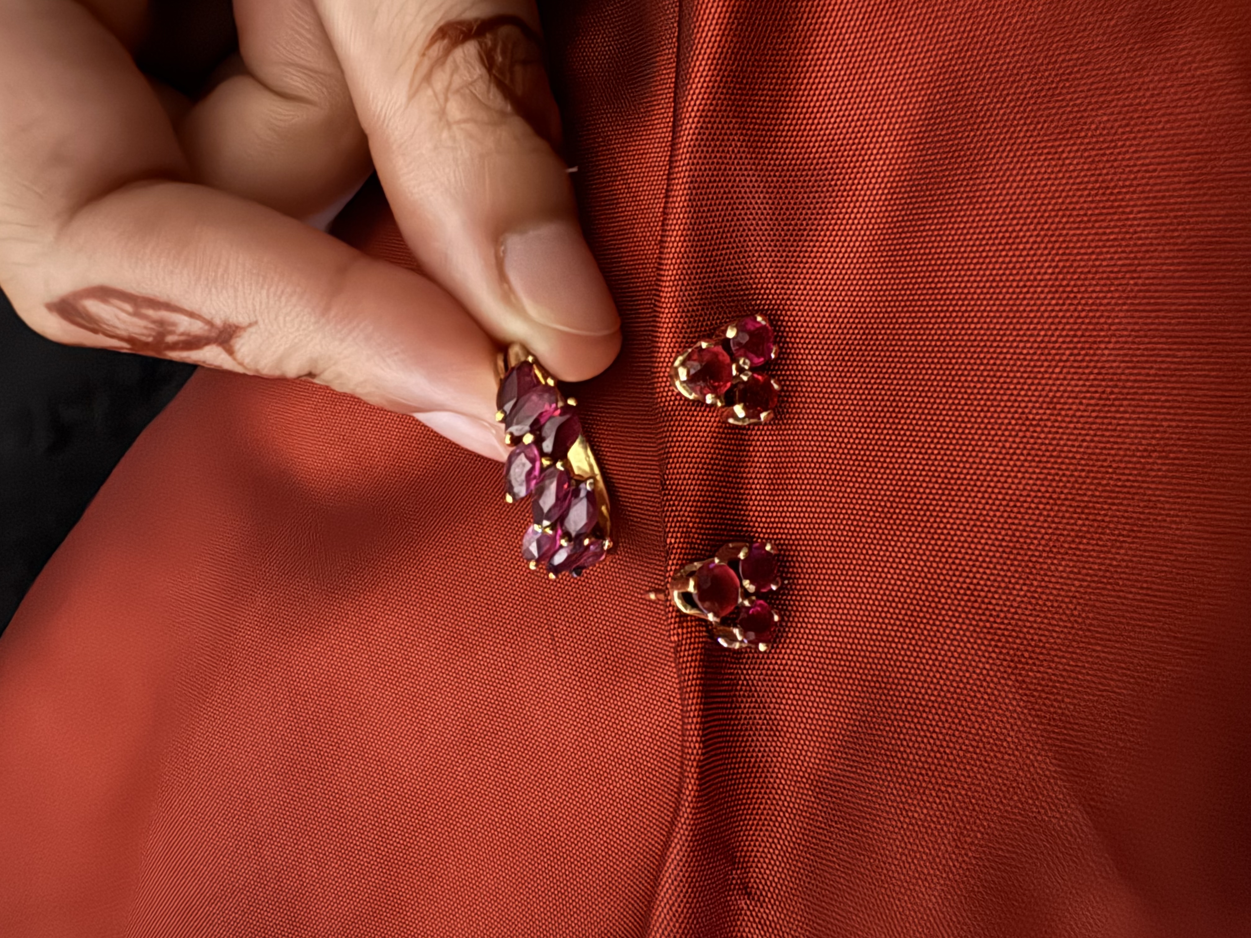 Elegant 18ct Gold & Ruby Ring and Earring Set