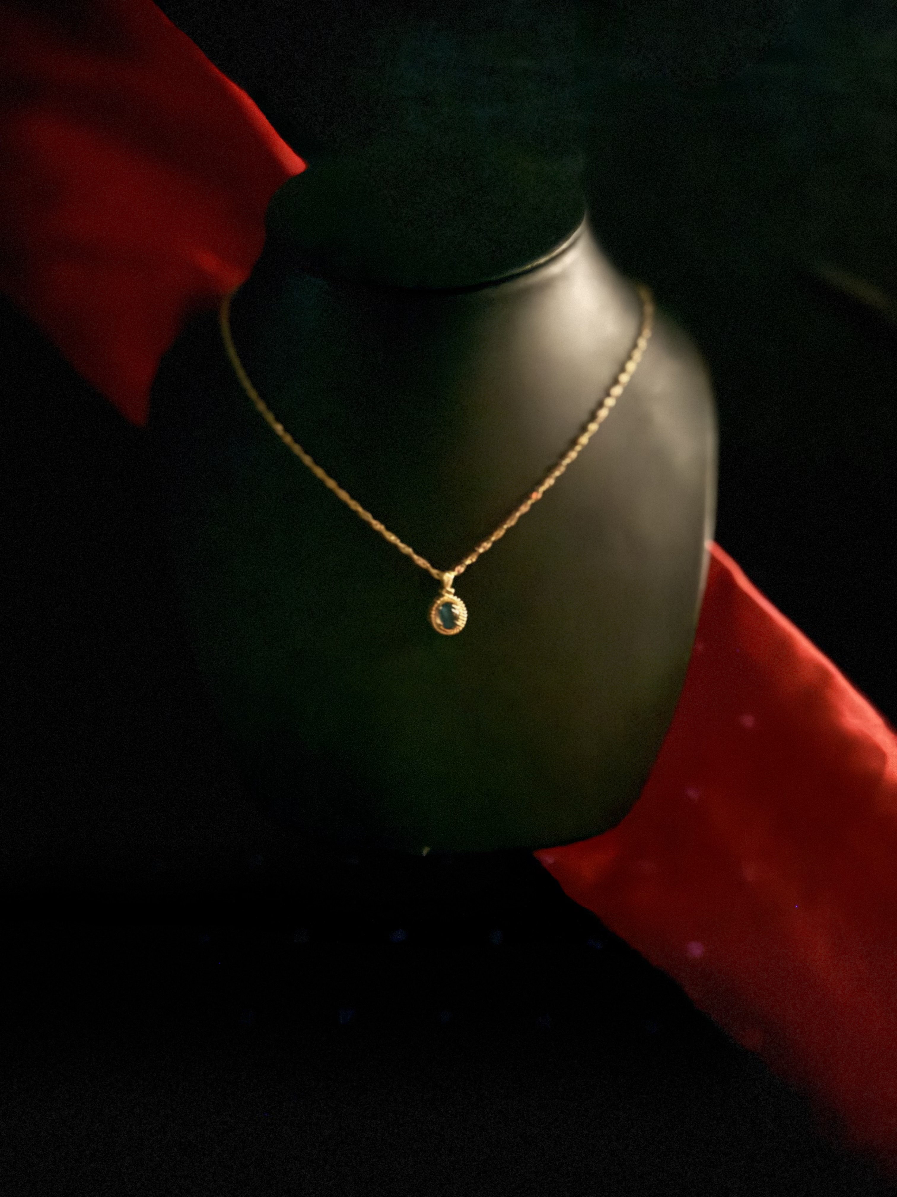 Elegant 9ct Yellow Gold Chain & Quartz Pendant