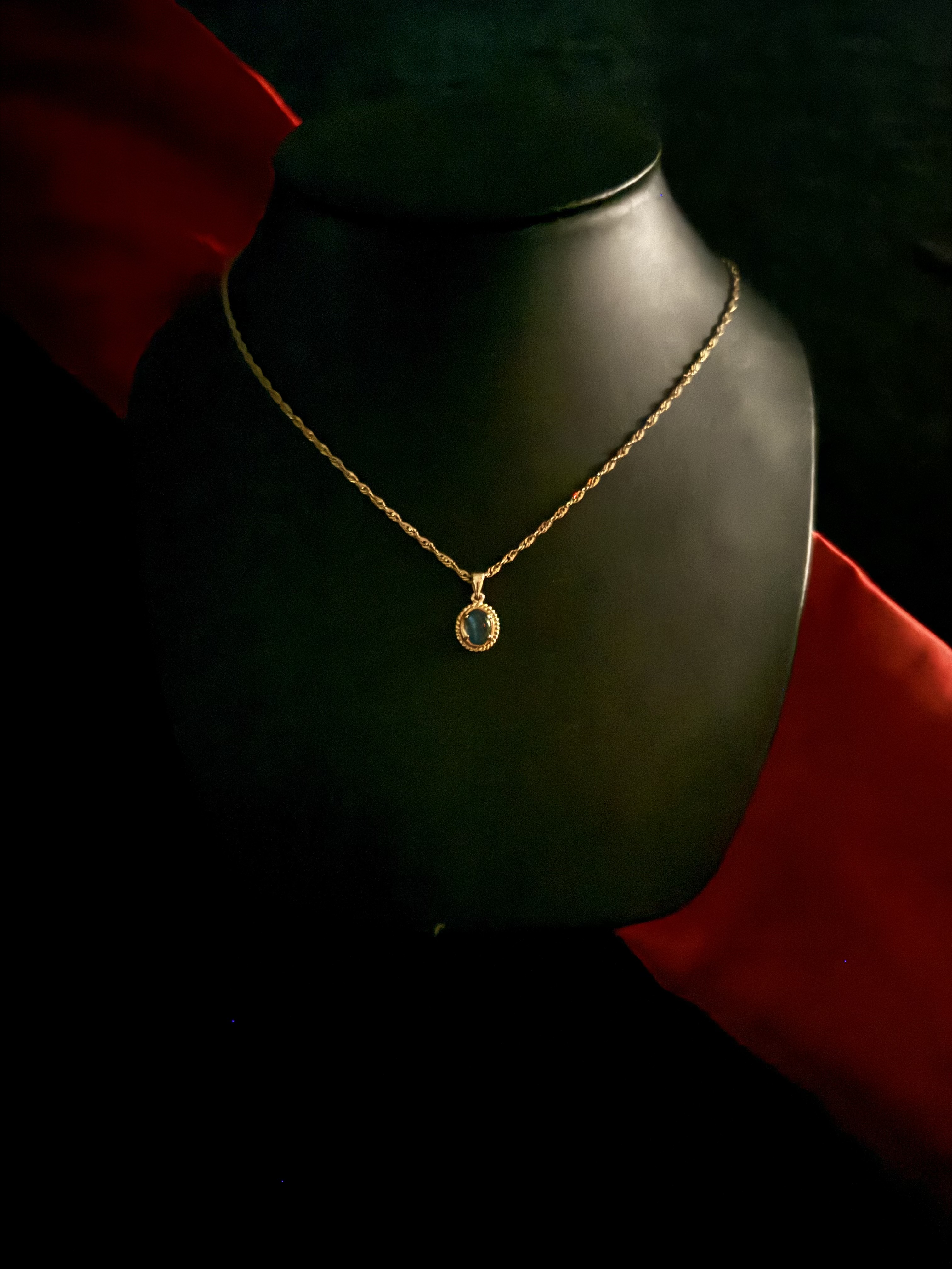 Elegant 9ct Yellow Gold Chain & Quartz Pendant