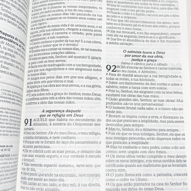 Bíblia de Estudo Apologética com Apócrifos