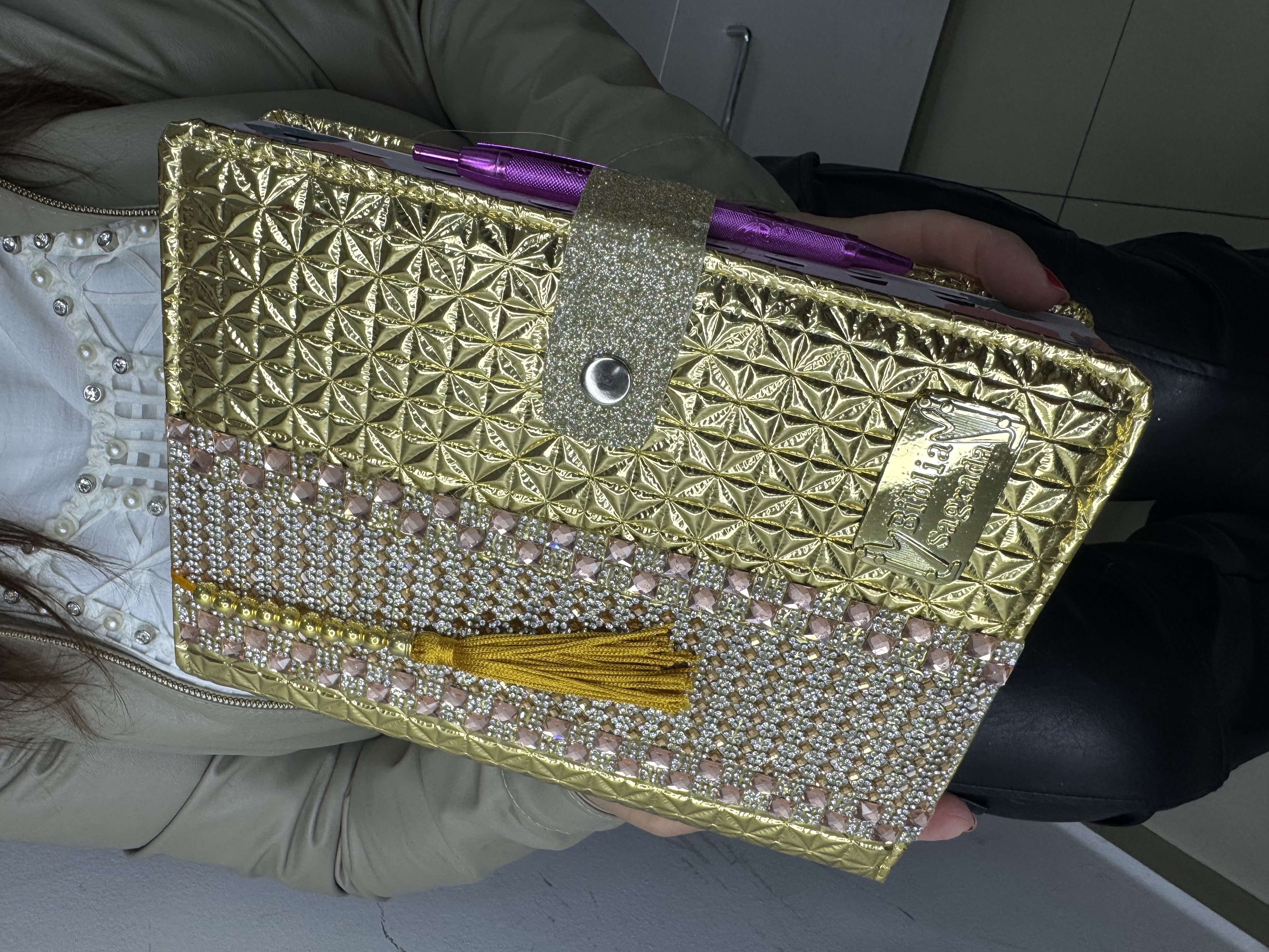 Bíblia de Estudo da Mulher de Deus com Pedraria – Edição Exclusiva