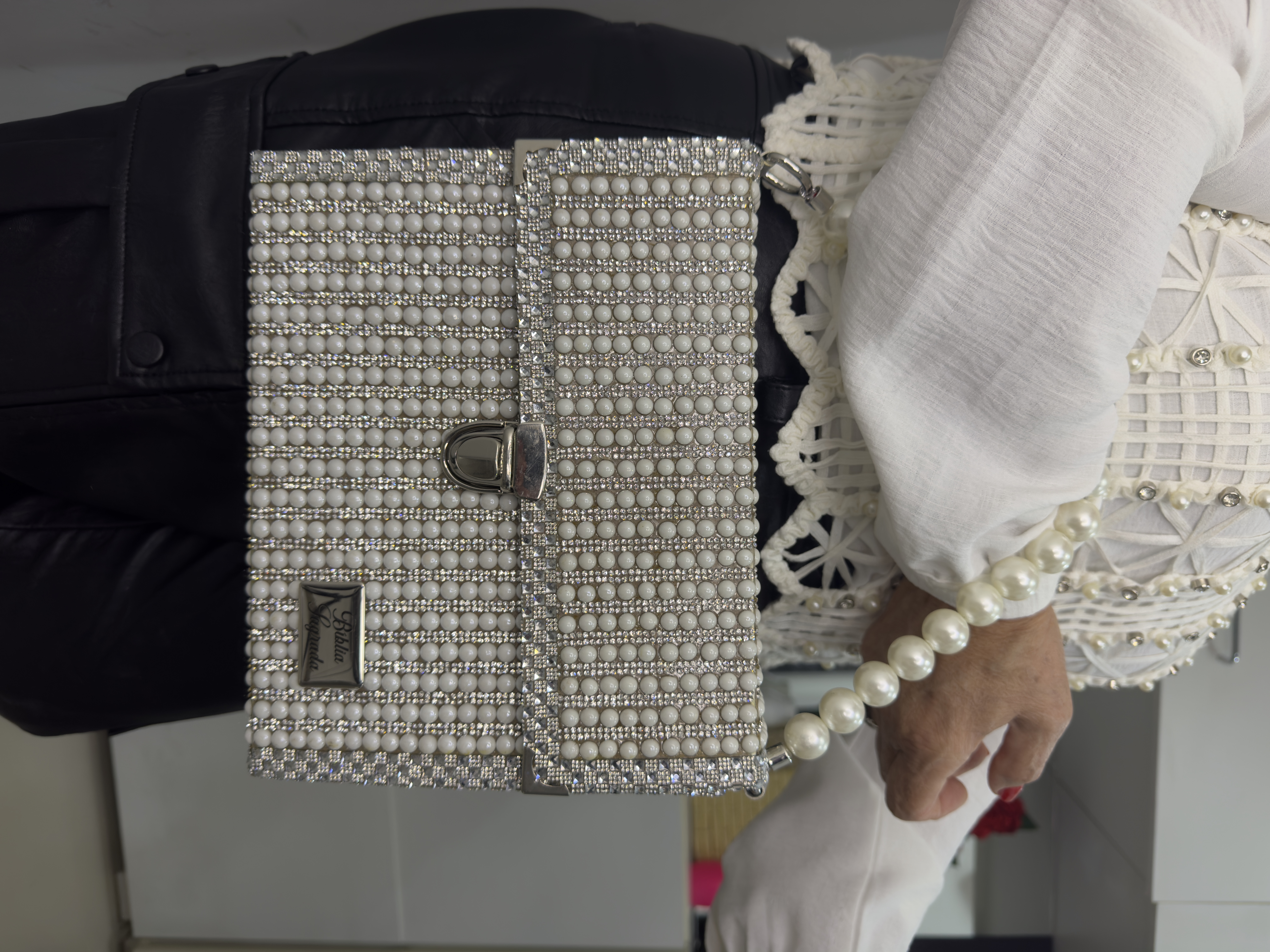 Bíblia Bolsa de Alça com Pérolas | Letra Jumbo