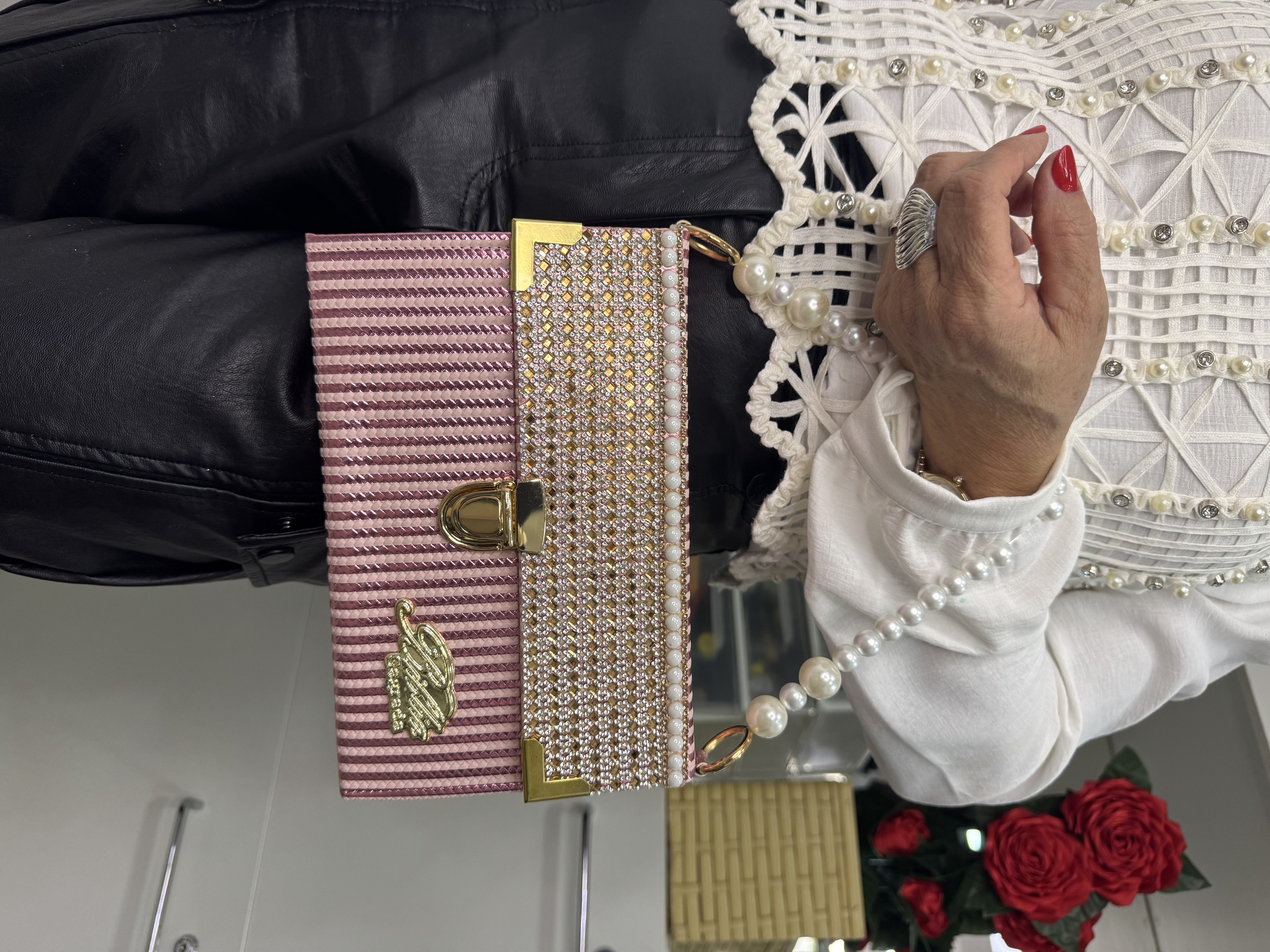 Bíblia Bolsa Alça | Letra Gigante | Capa Artesanal com Textura ou Pedrarias | Harpa Cristã | ARC