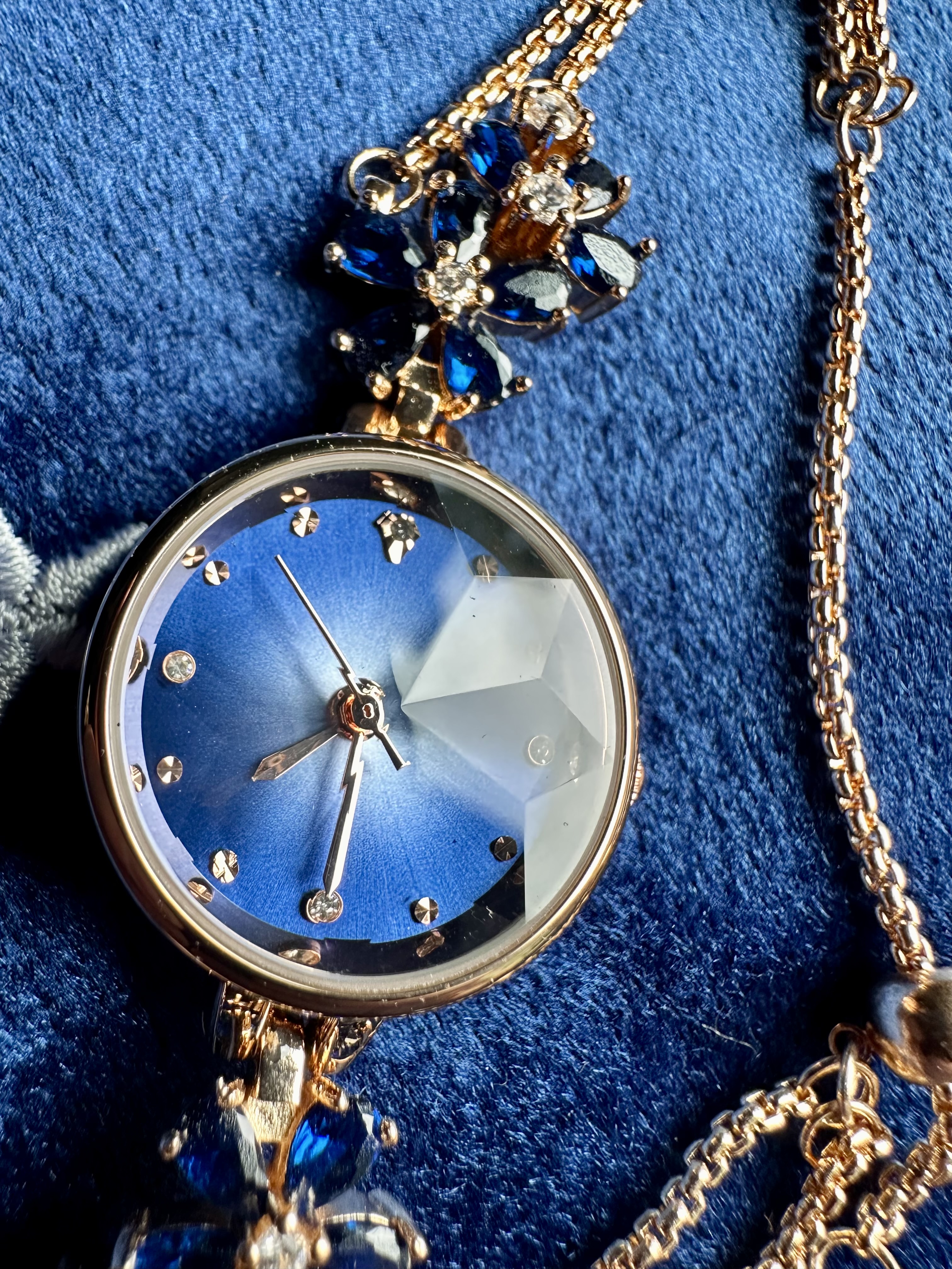 Sapphire-Blue Women's Wristwatch