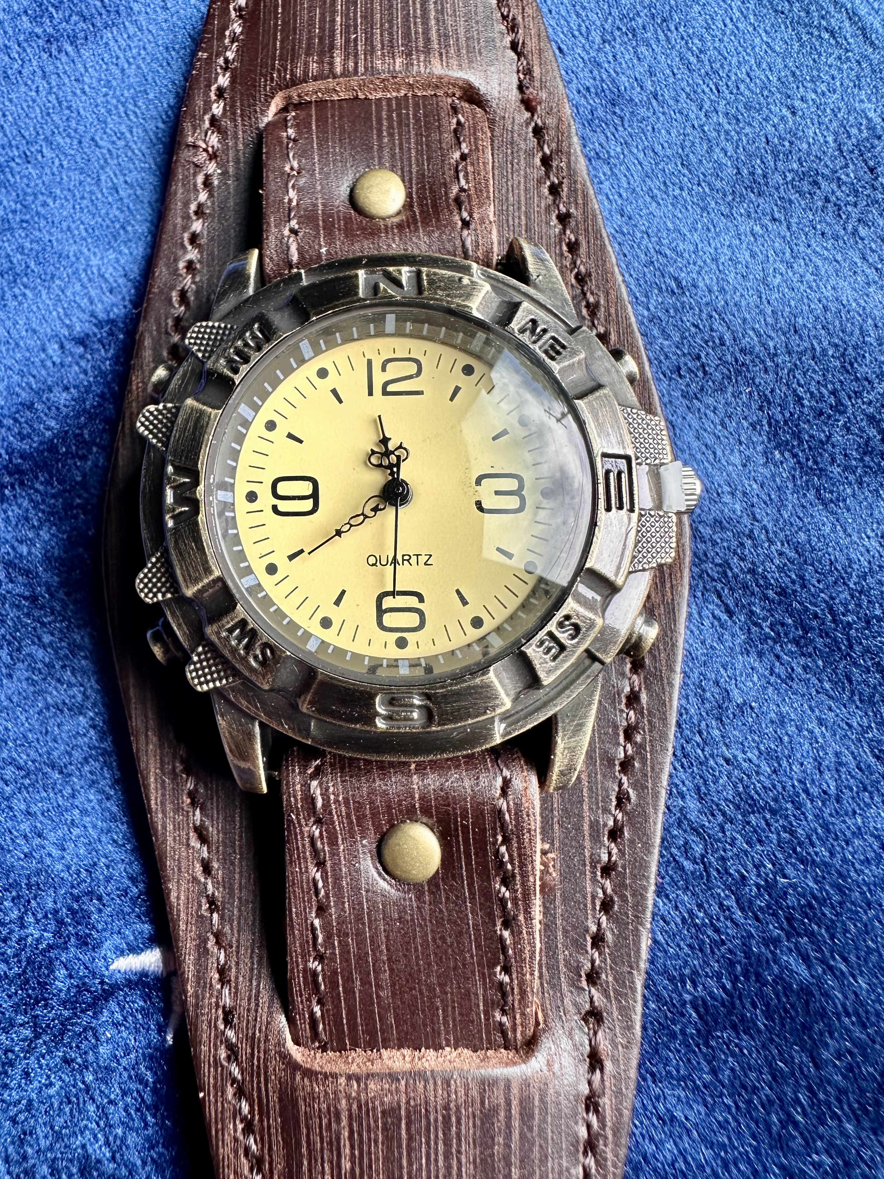 Men's Gauntlet-Styled Wristwatch