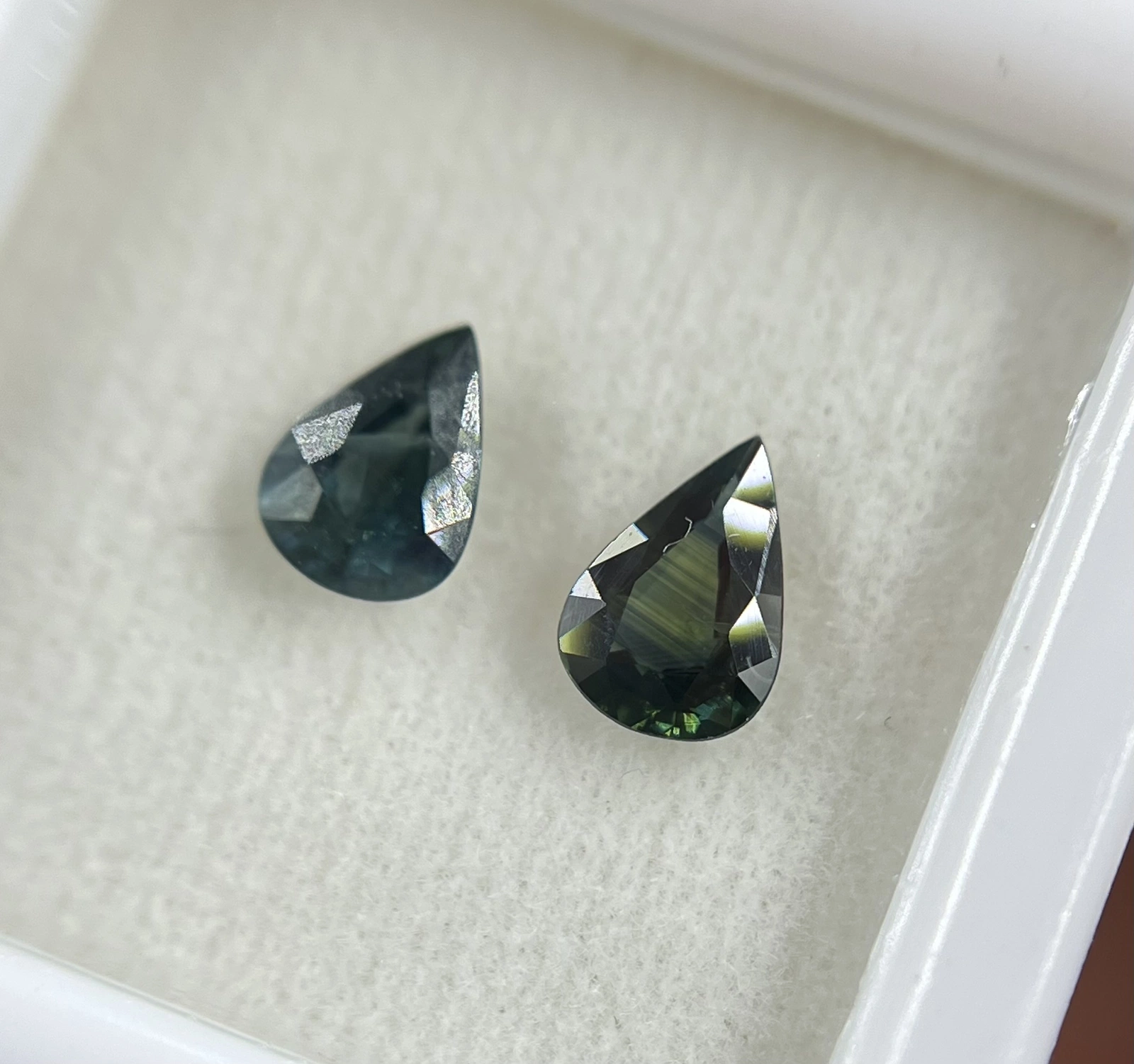 VVS Grade 1.25 Carats Natural Sapphire Blue-Green Pair