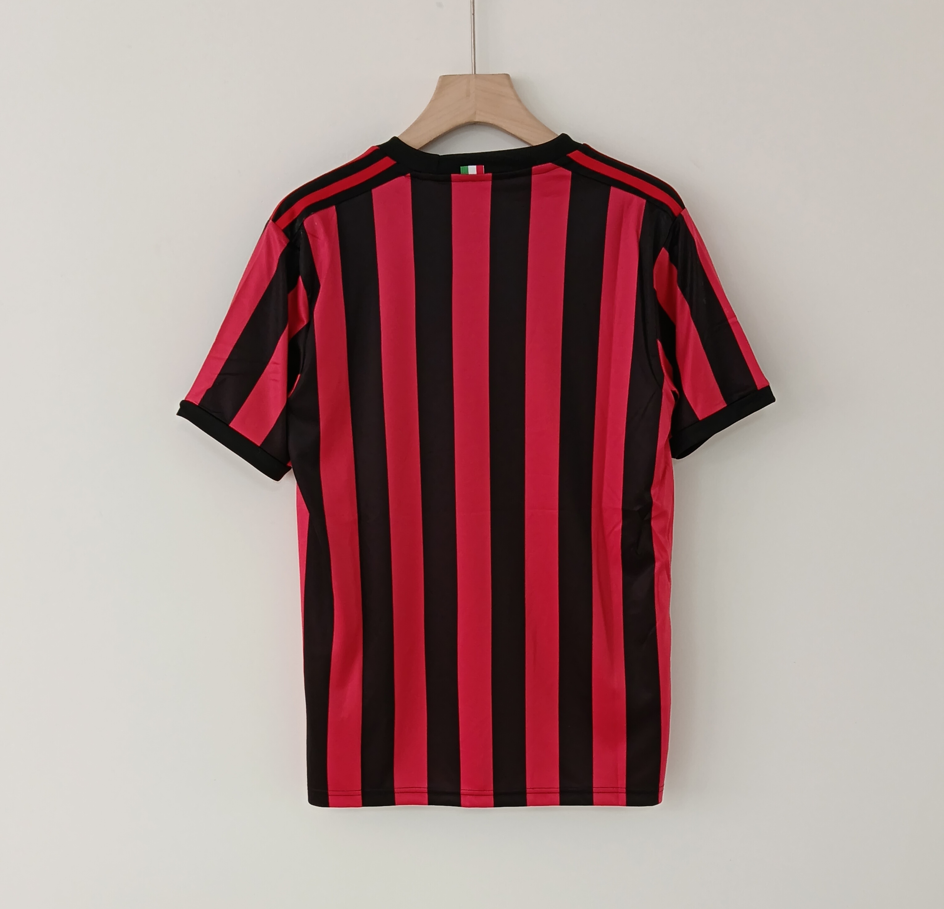 17 18 Retro Version AC Milan Home Jersey