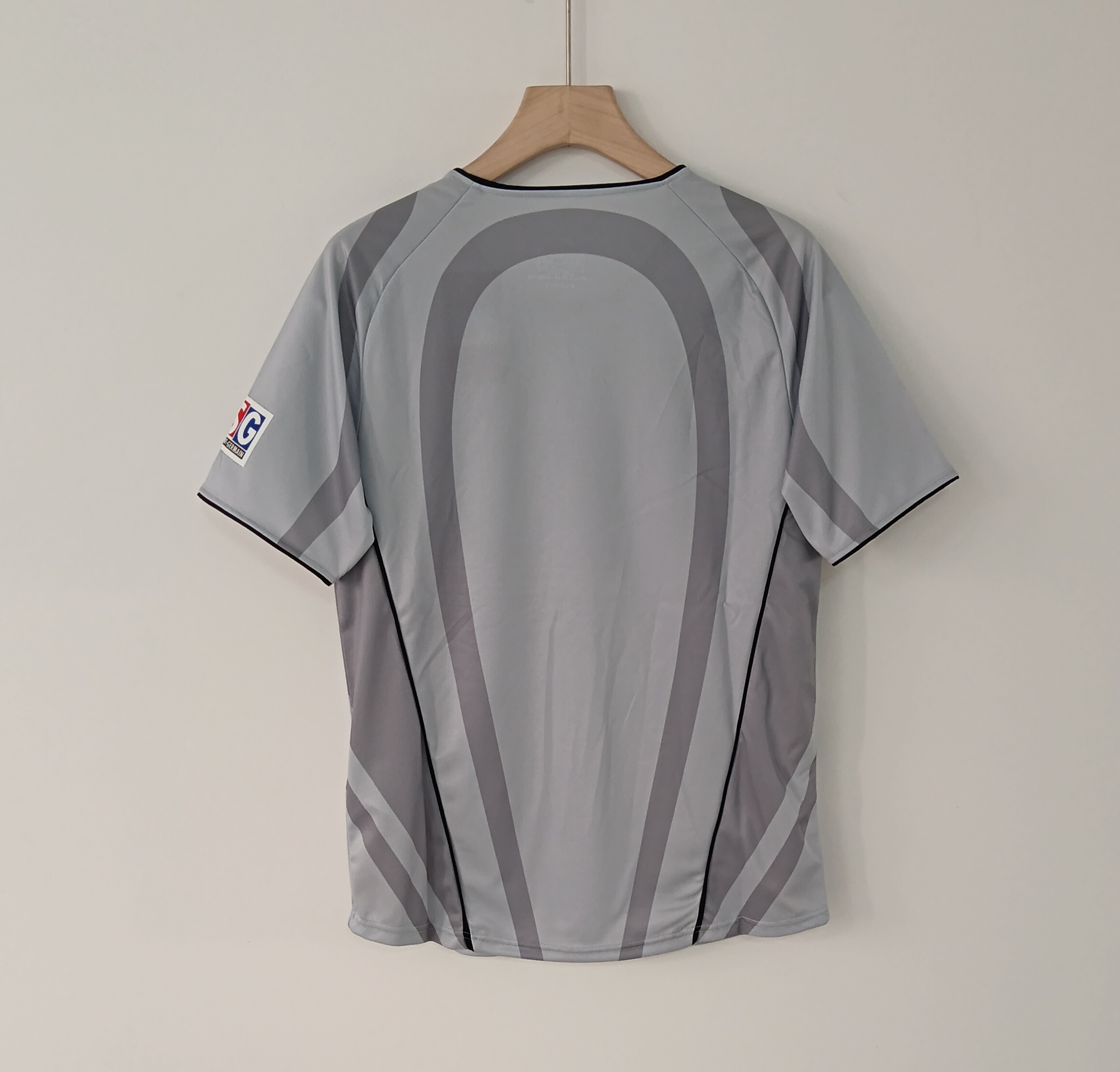01-02 Retro Version Paris Saint-Germain Retro Away Jersey