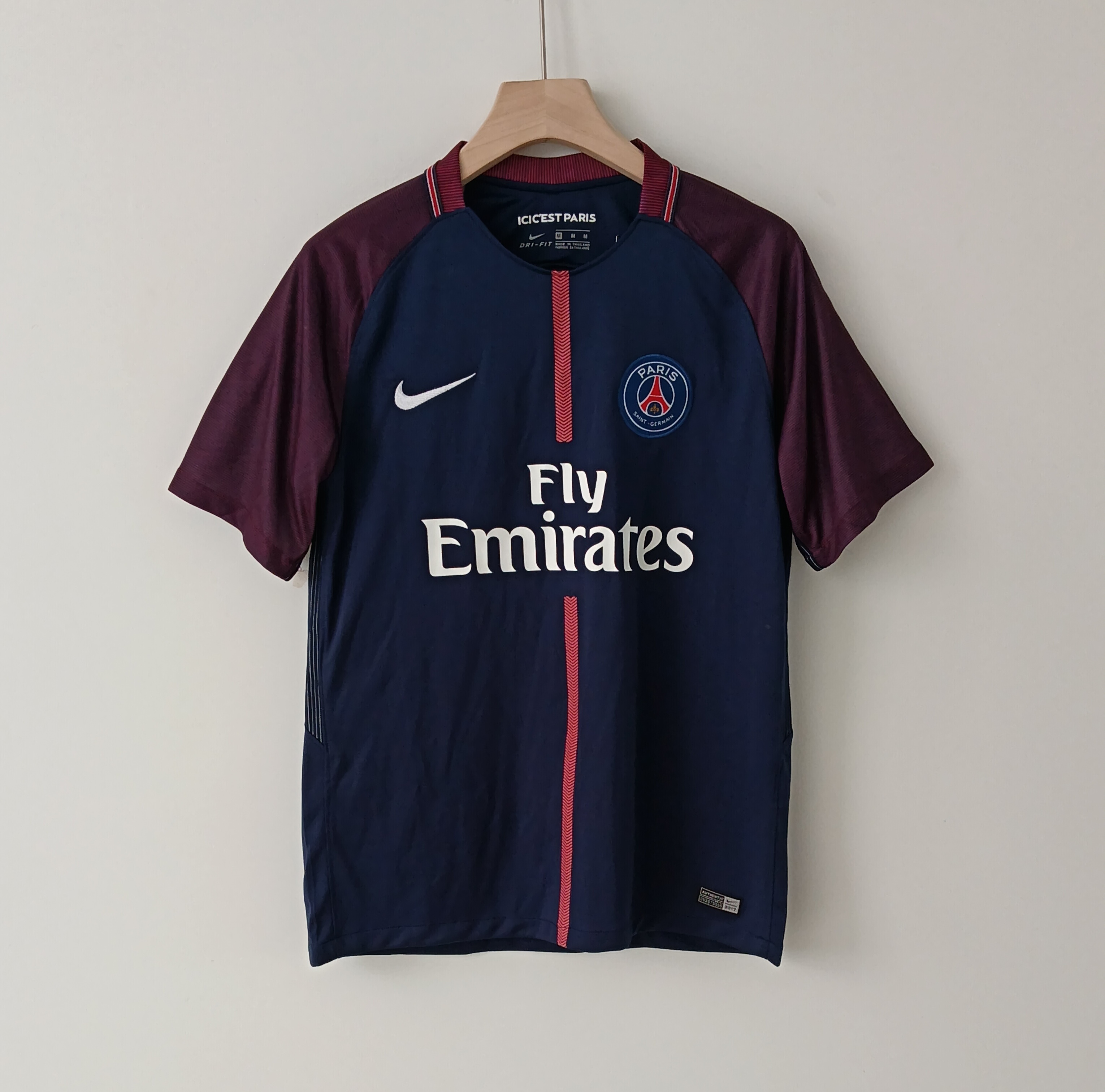 17-18 Retro Version Paris Saint-Germain Football Jersey