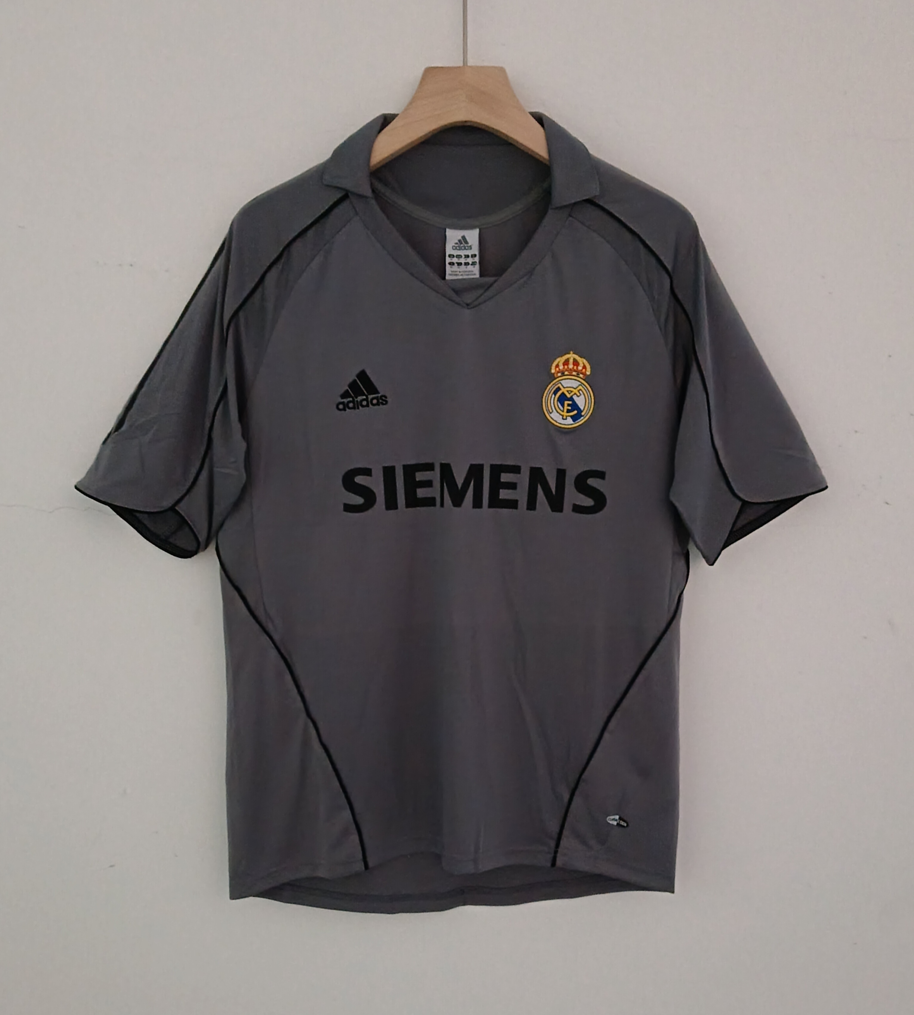 2004/05 Retro Version Real Madrid  Siemens Away Jersey
