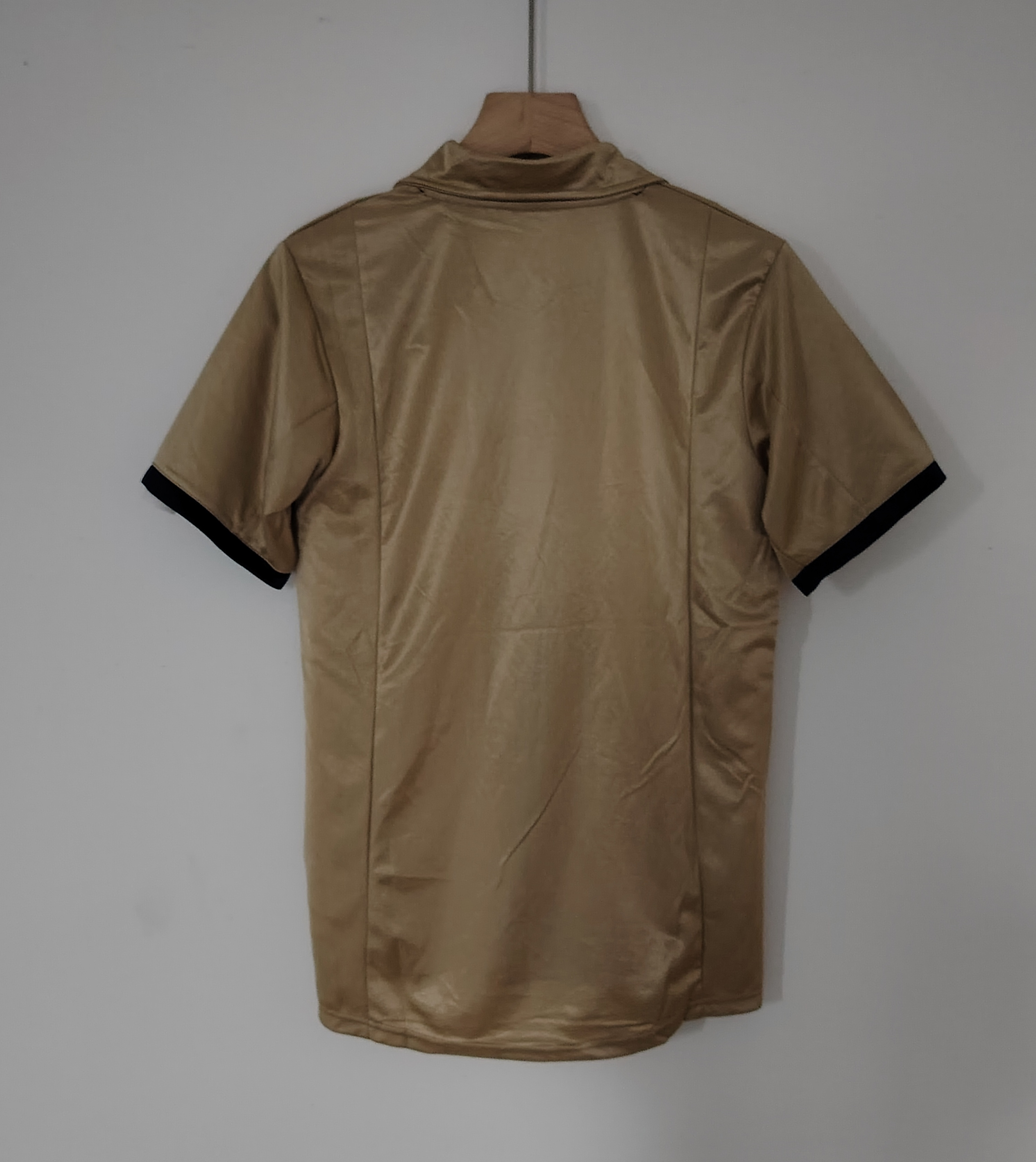 02-03 Retro Version FC Barcelona Gold Retro Football Jersey