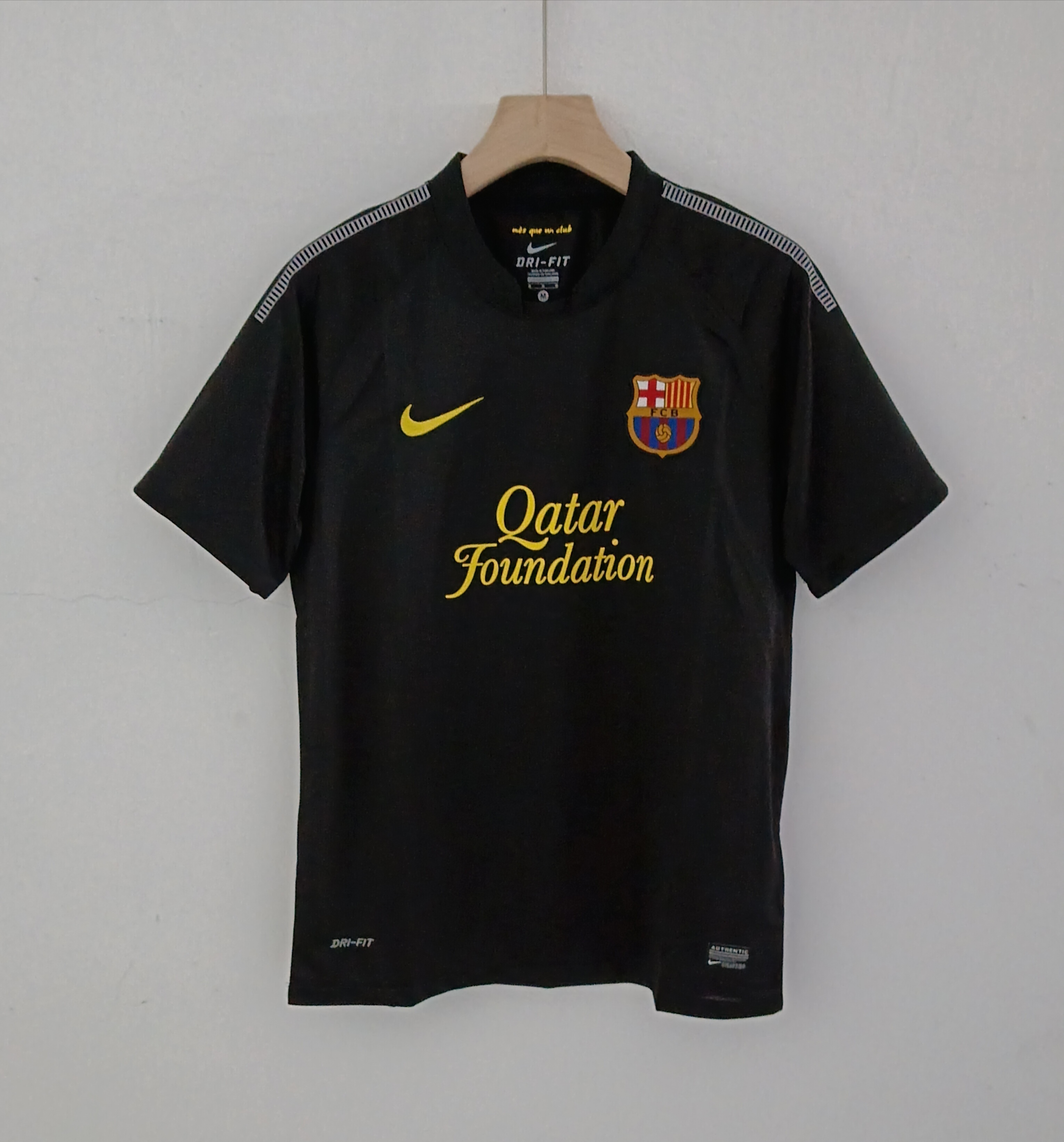 11-12 Retro Version FC Barcelona Black Jersey