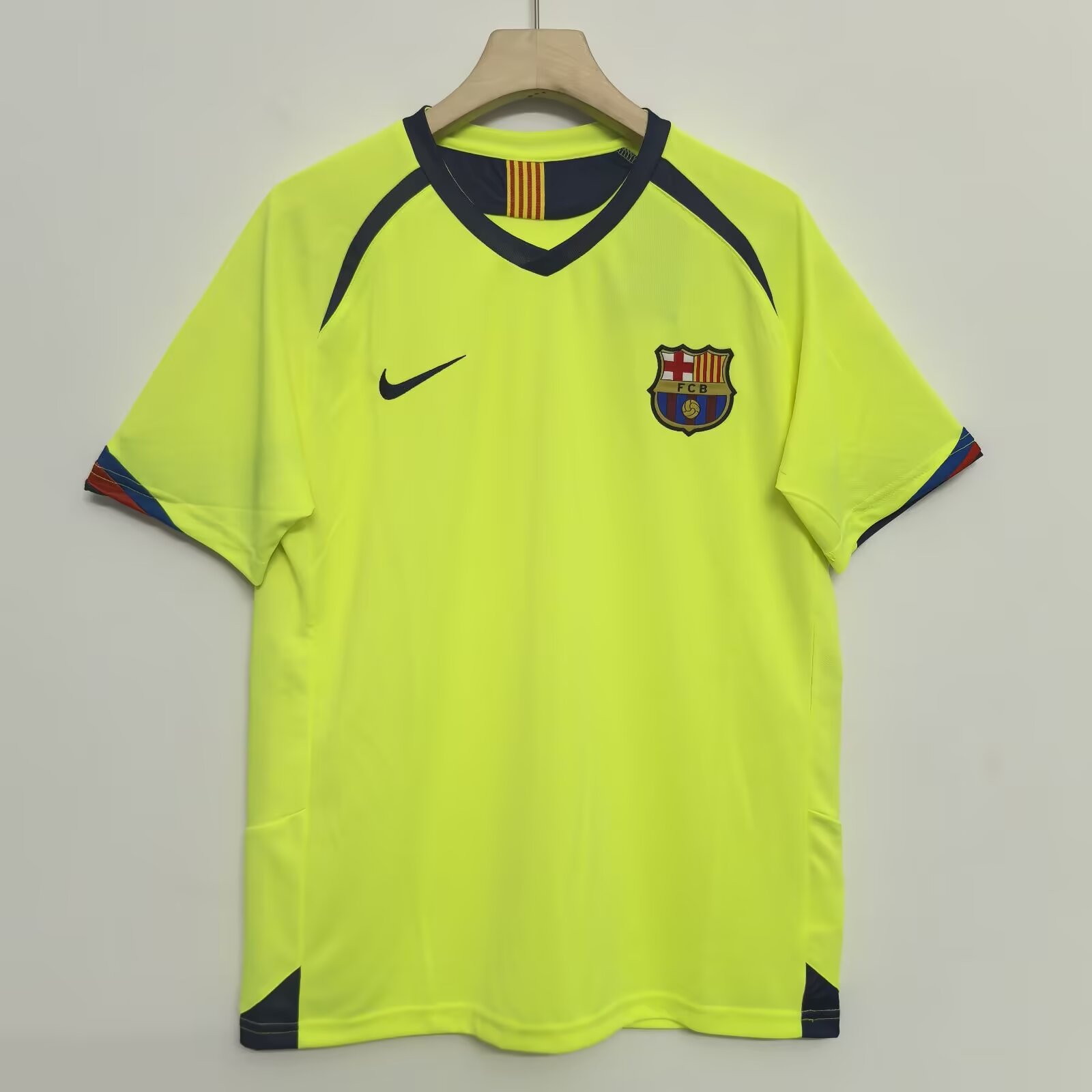 05-06 Retro VersionFC Barcelona Football Jersey